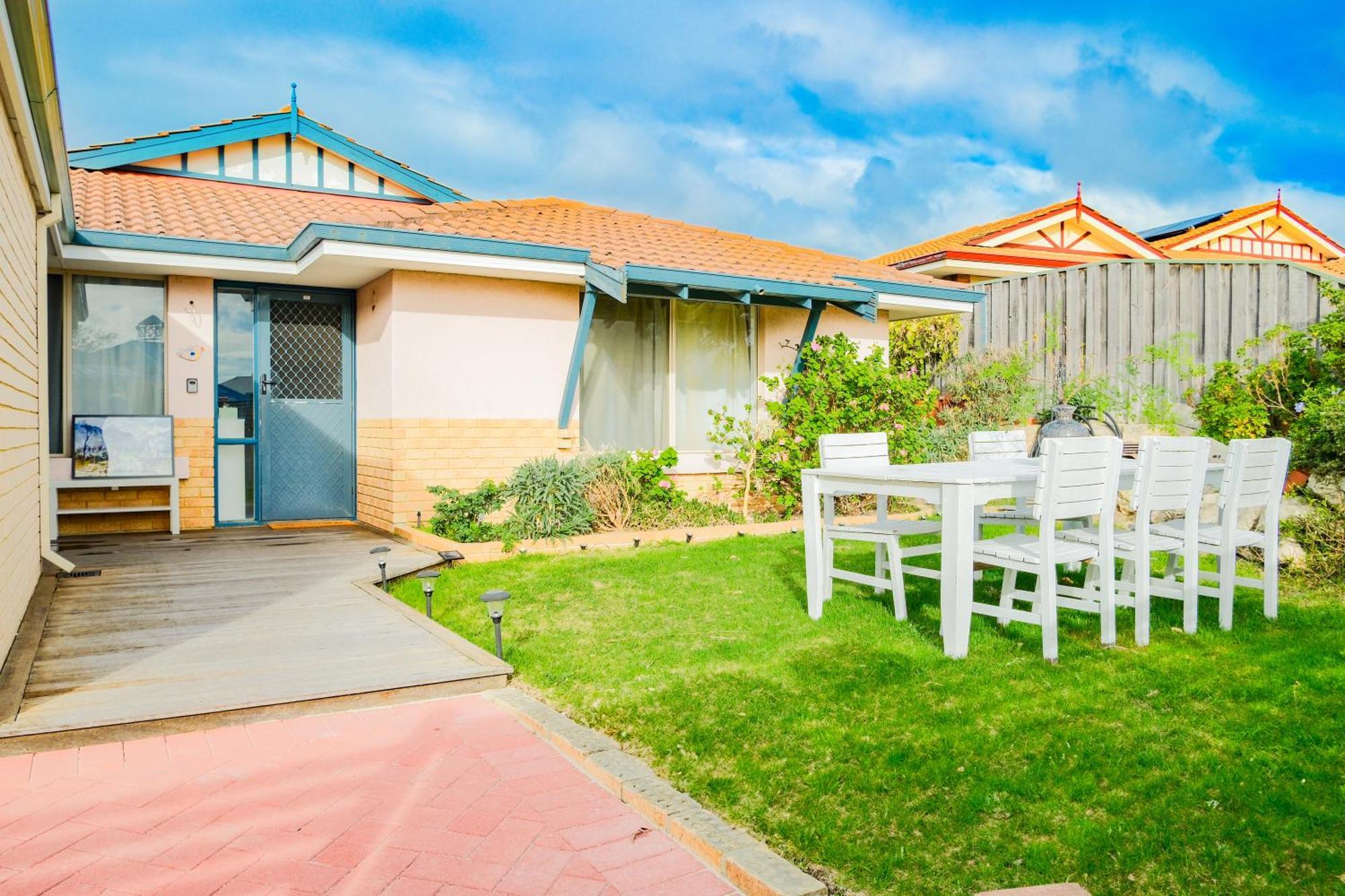 5br Serene Retreat - Park & Poolside Holiday home *