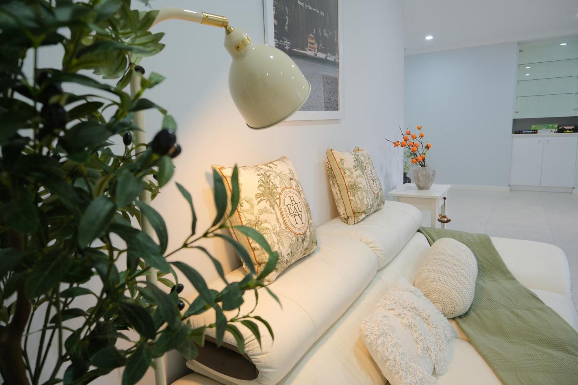 5br Serene Retreat - Park & Poolside Perth