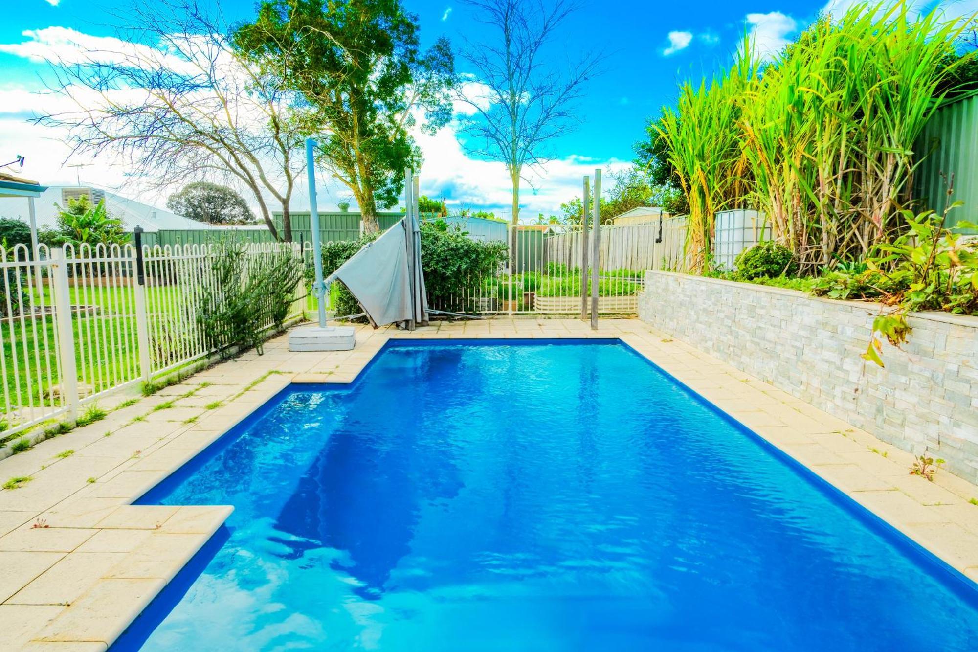5br Serene Retreat - Park & Poolside Perth