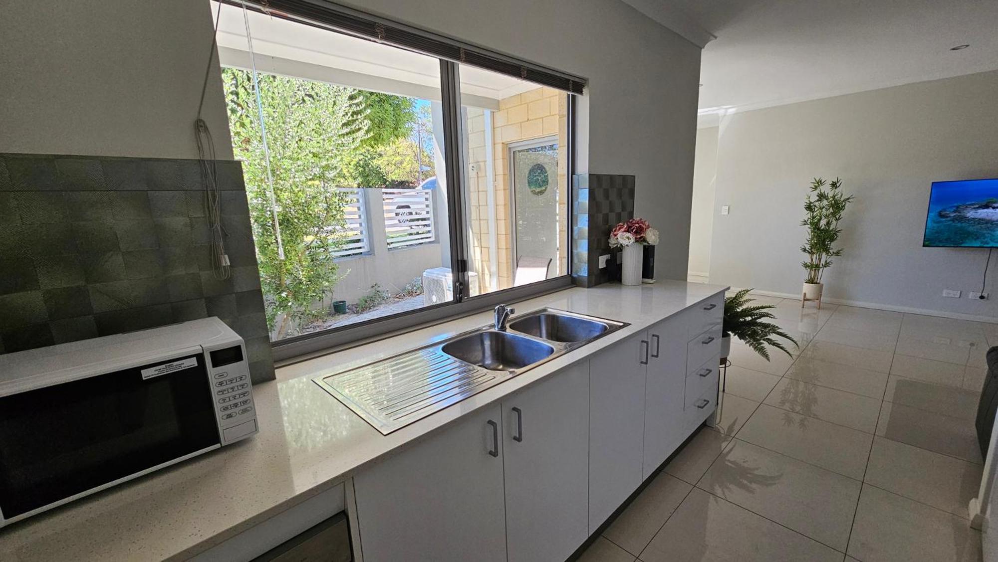 Cozy Urban Escape - 11km From Cbd *