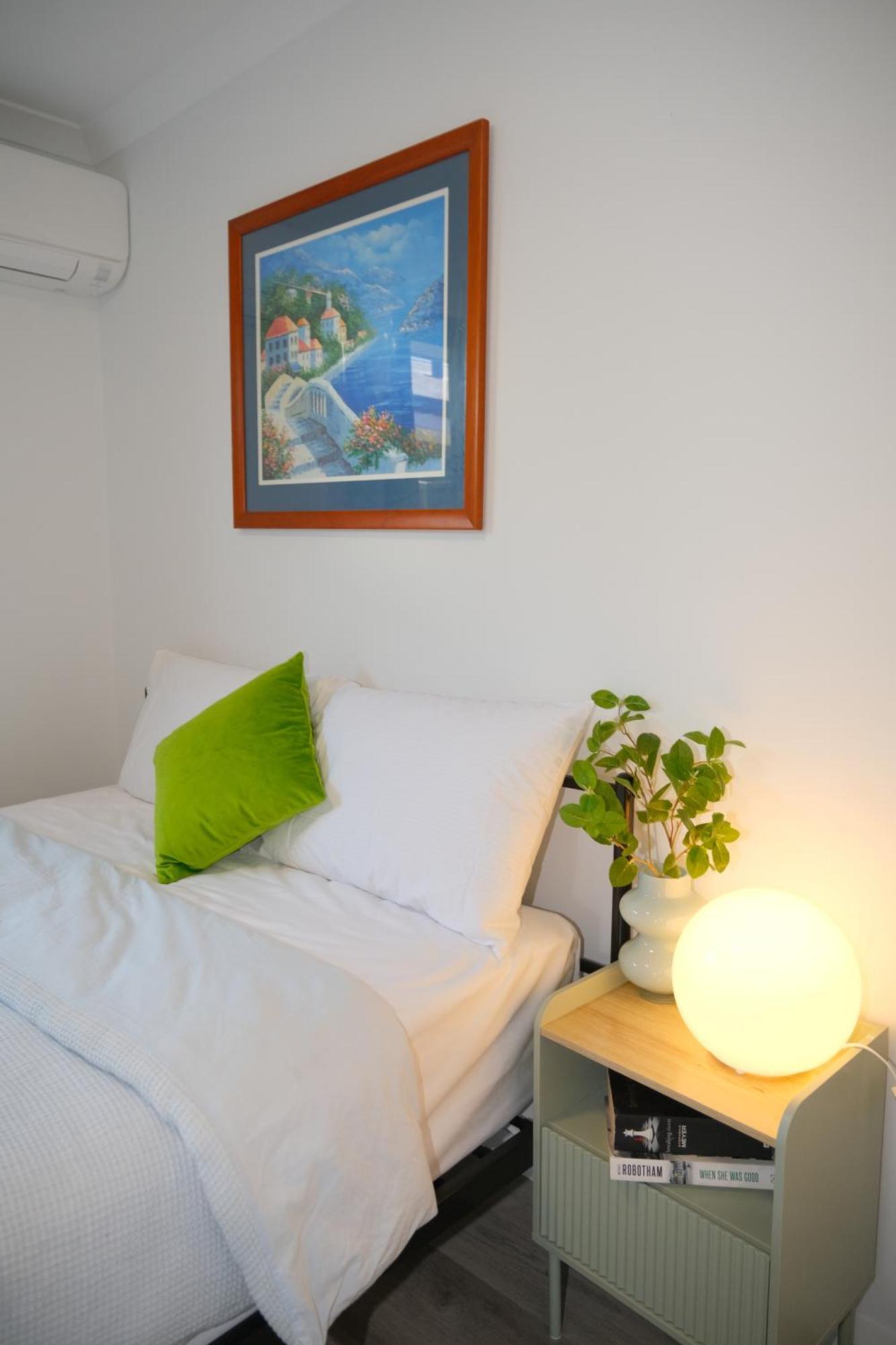 A2 Airport 2br Haven - Garden & Parking Holiday home Perth
