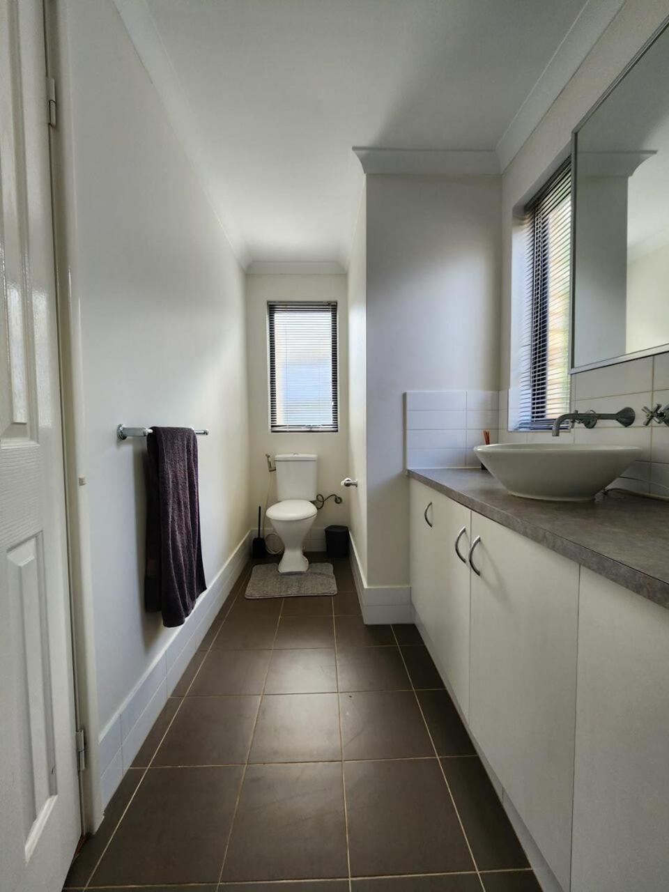Modern & Great Location! Scarborough Breeze! Holiday home