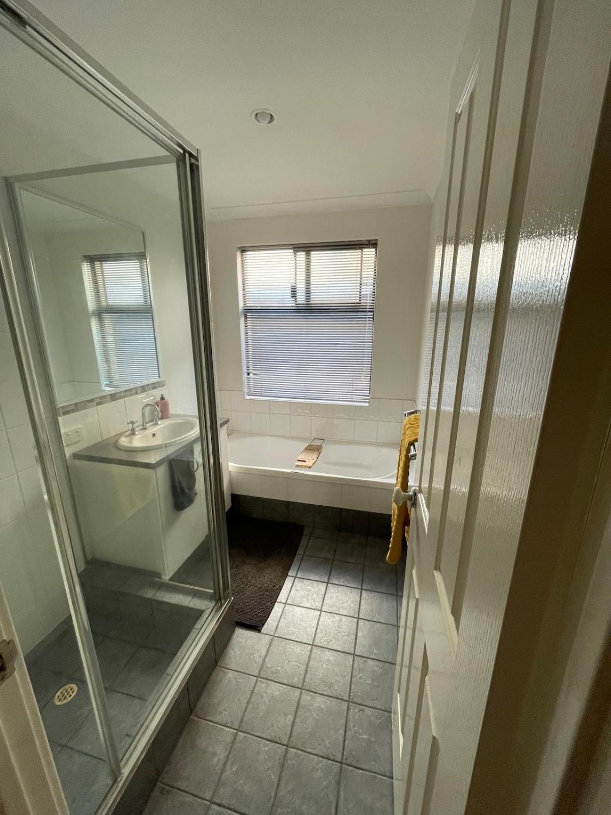 Modern & Great Location! Scarborough Breeze! Holiday home *
