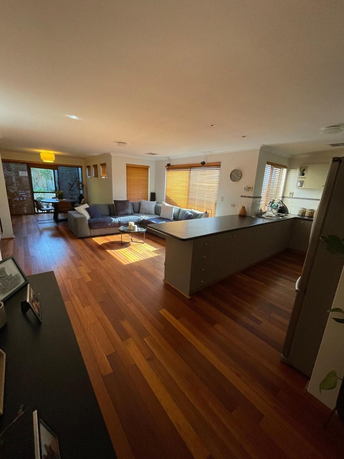 Holiday home Modern & Great Location! Scarborough Breeze!