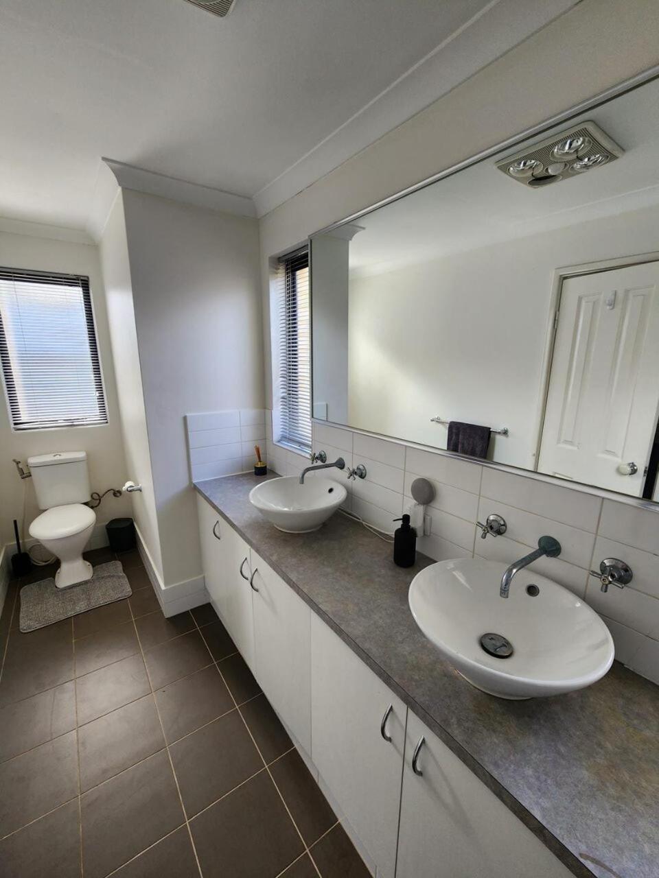 Modern & Great Location! Scarborough Breeze! *
