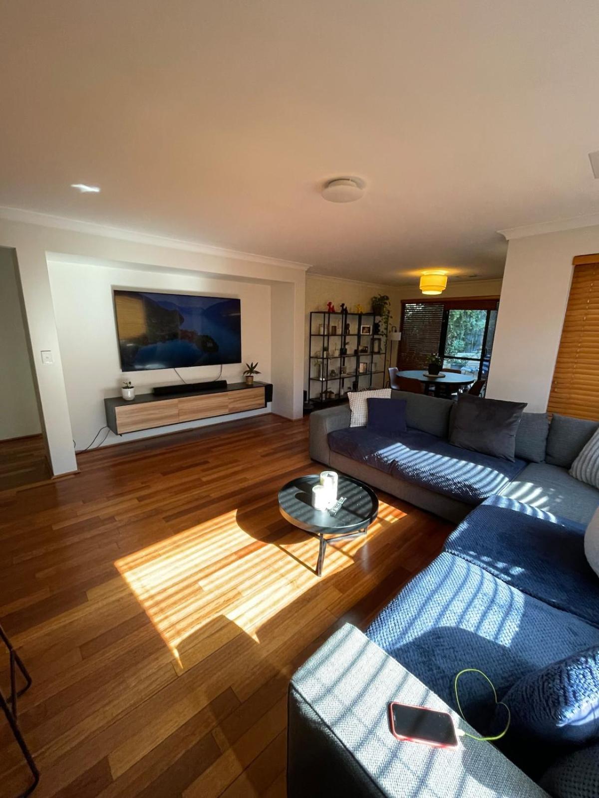 Modern & Great Location! Scarborough Breeze! Holiday home Perth
