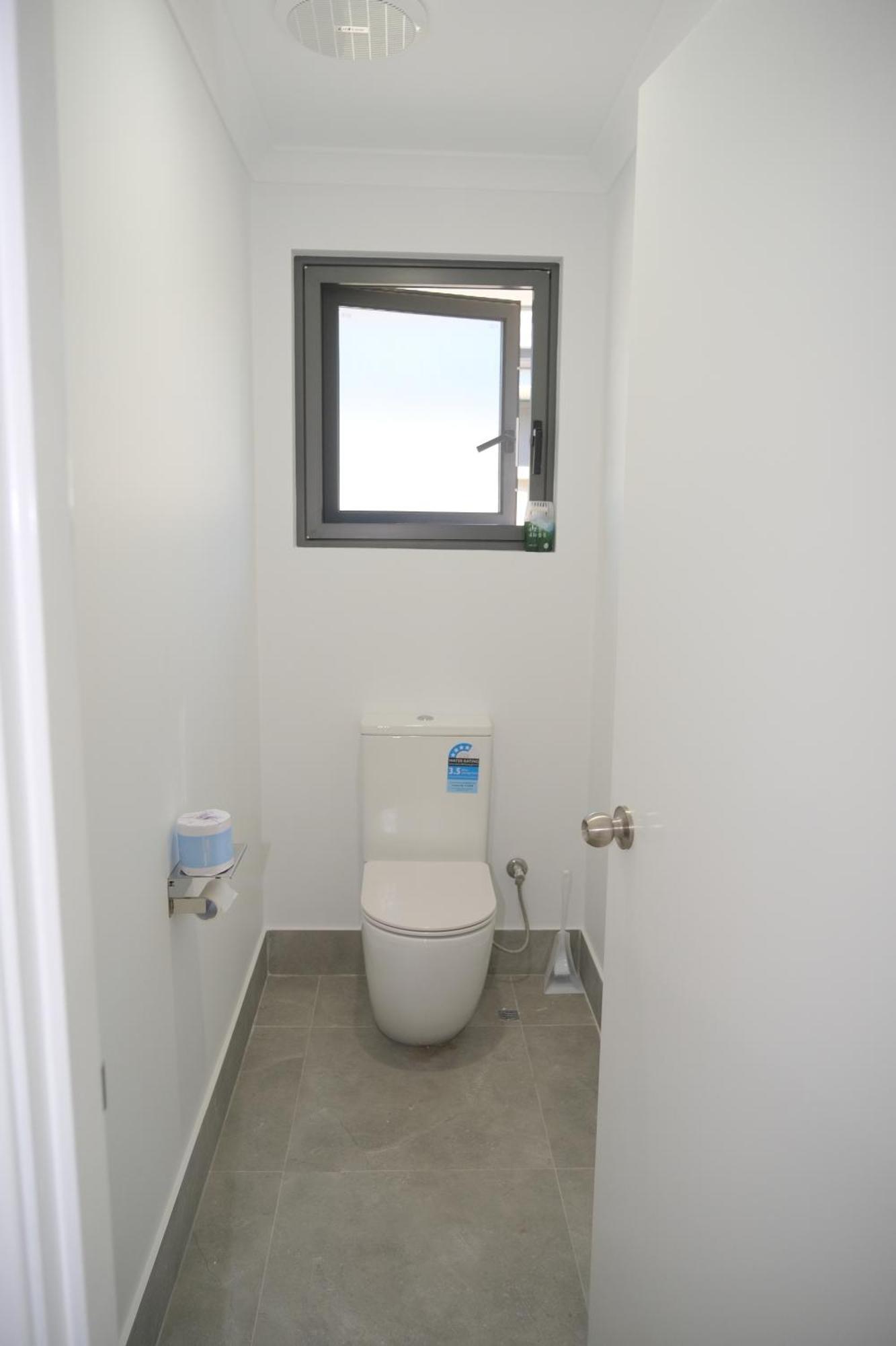 B2 Airport Adjacent - New Amenities & Fast Wi-fi Holiday home Perth