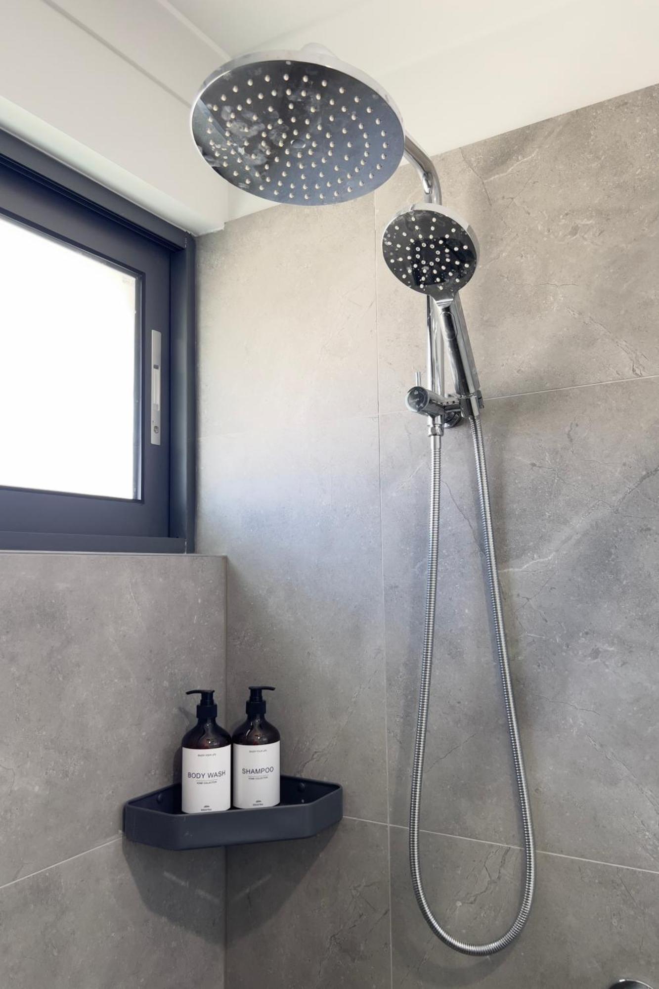 B2 Airport Adjacent - New Amenities & Fast Wi-fi * Perth