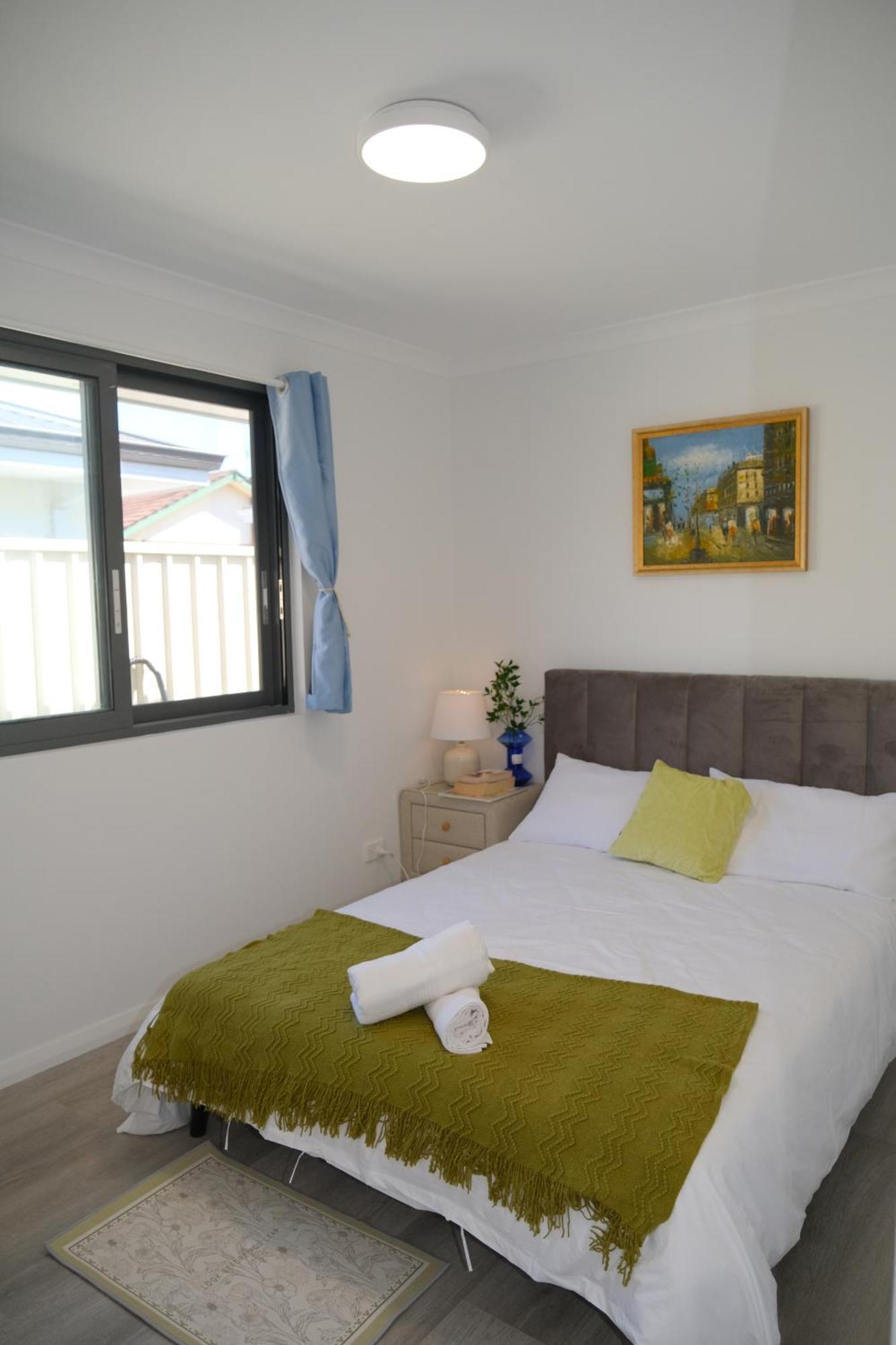 Holiday home B2 Airport Adjacent - New Amenities & Fast Wi-fi Perth