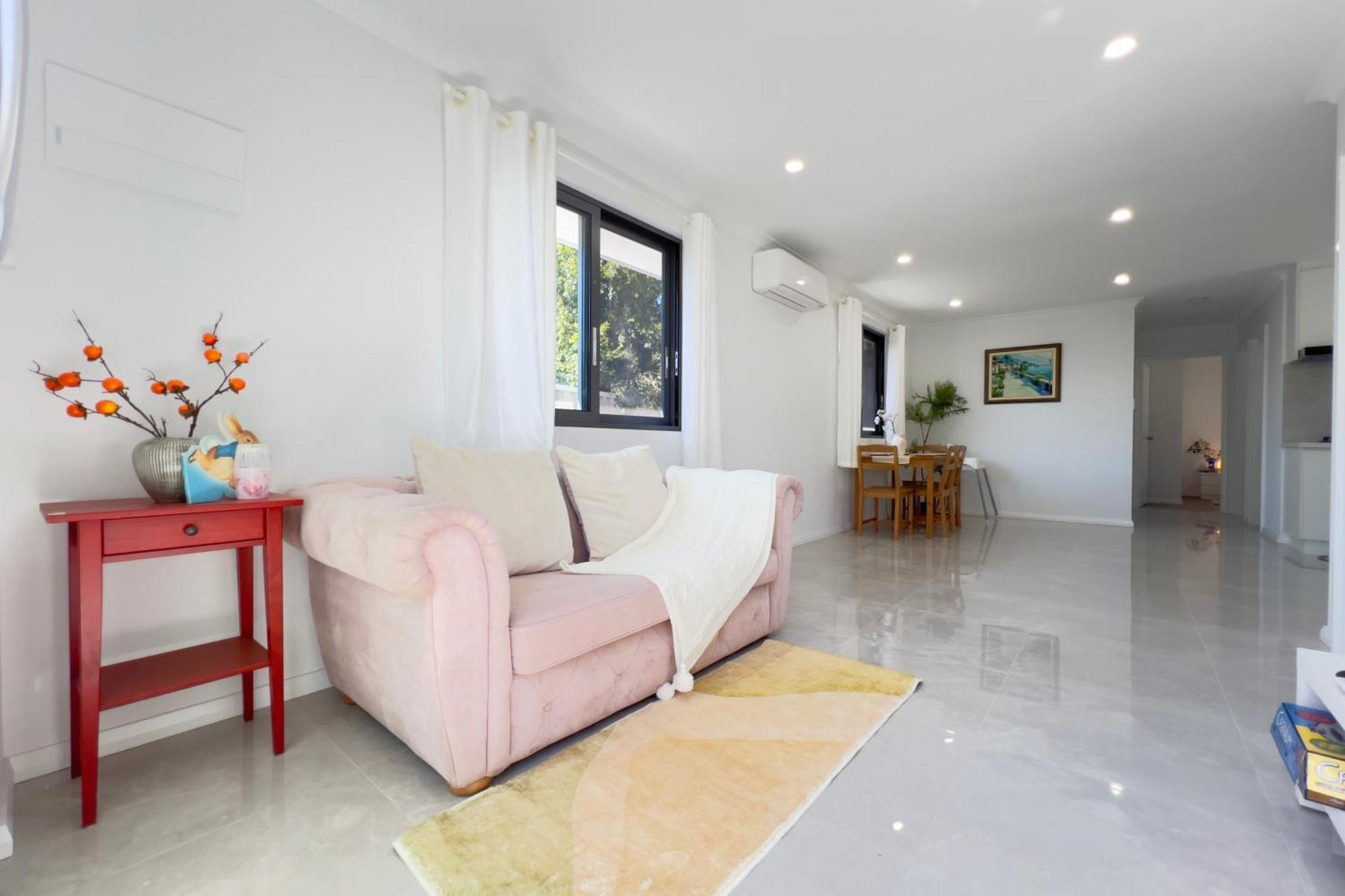 Holiday home B2 Airport Adjacent - New Amenities & Fast Wi-fi Perth