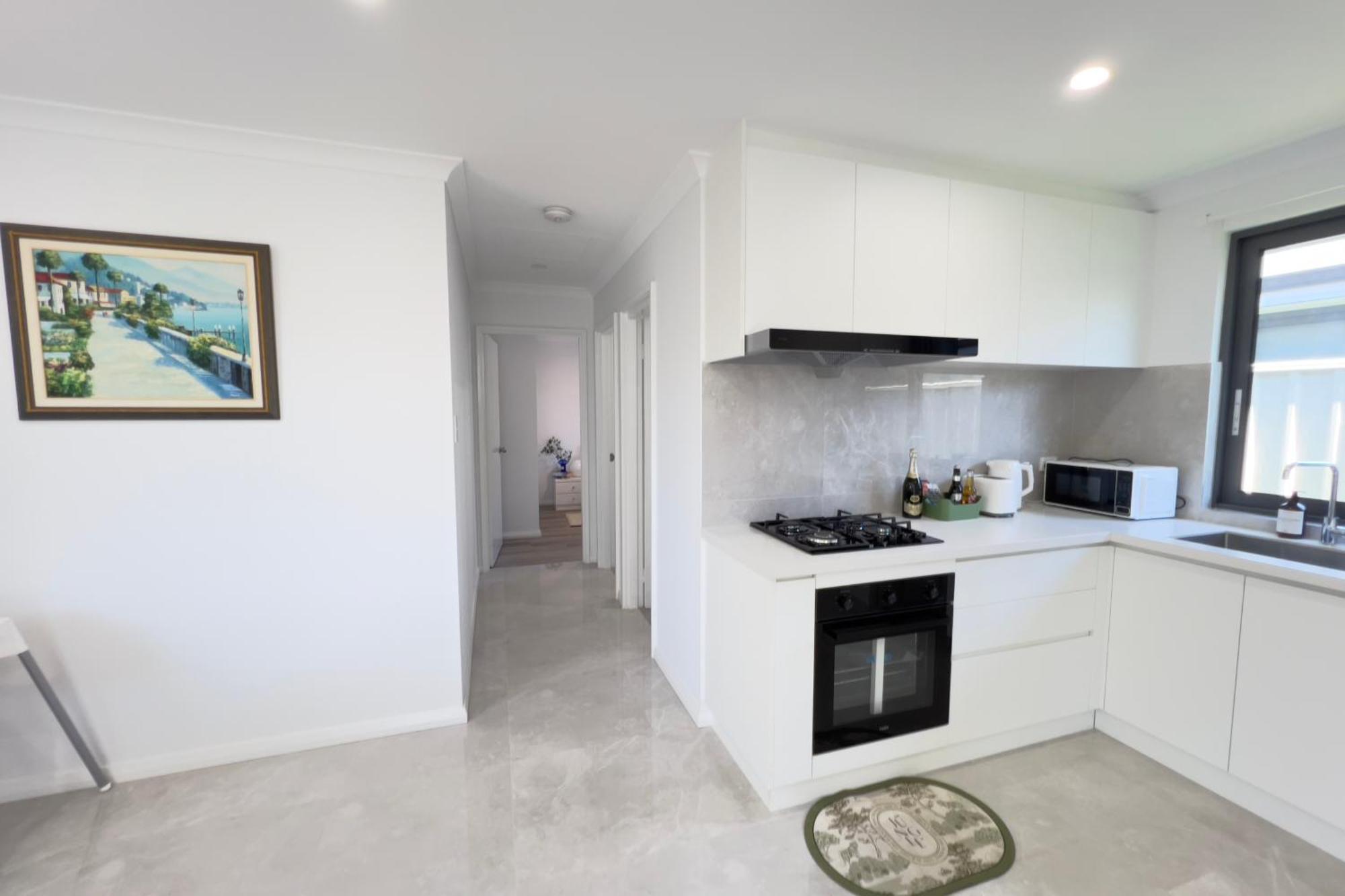 Holiday home B2 Airport Adjacent - New Amenities & Fast Wi-fi *