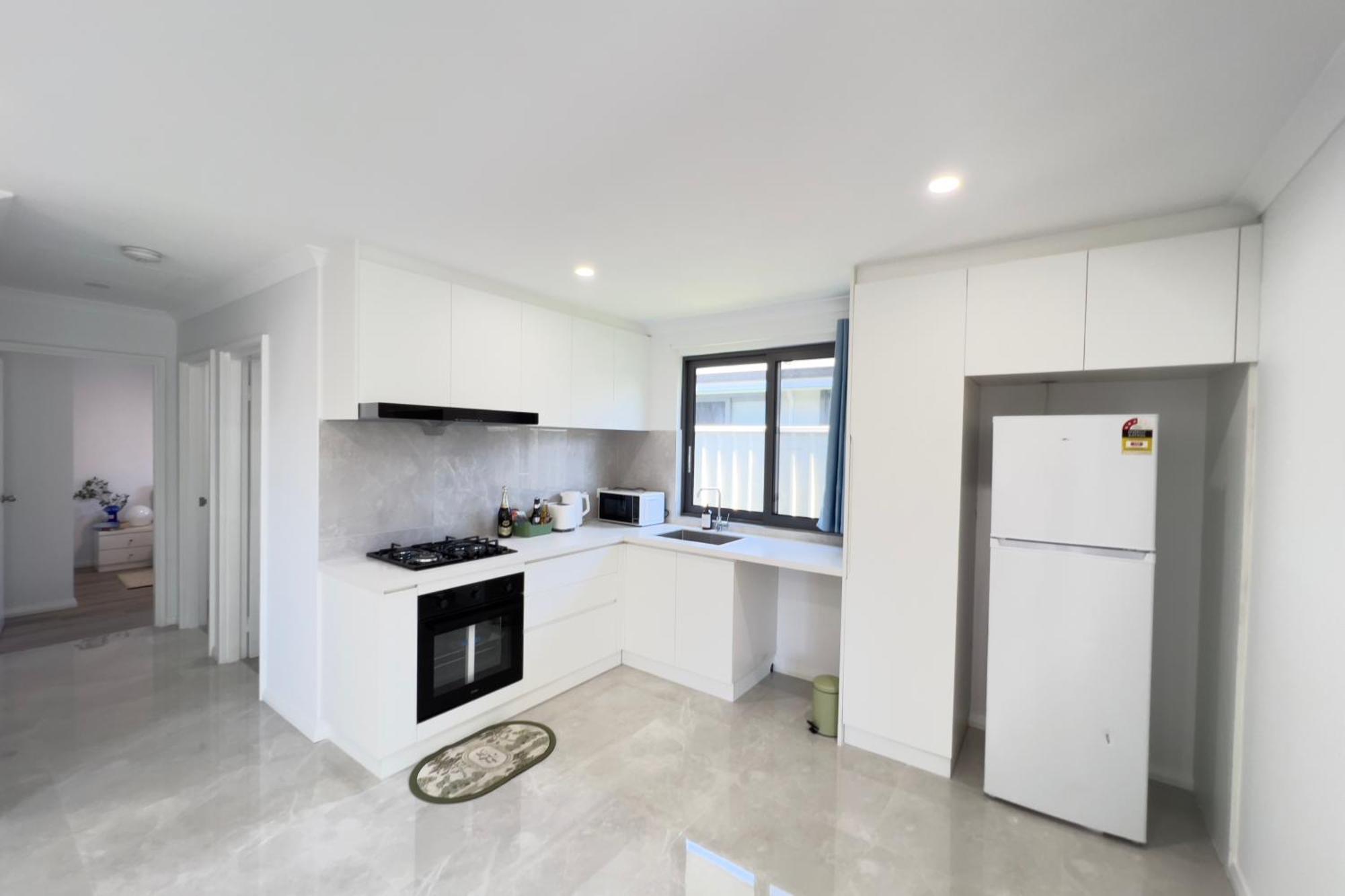 B2 Airport Adjacent - New Amenities & Fast Wi-fi Perth