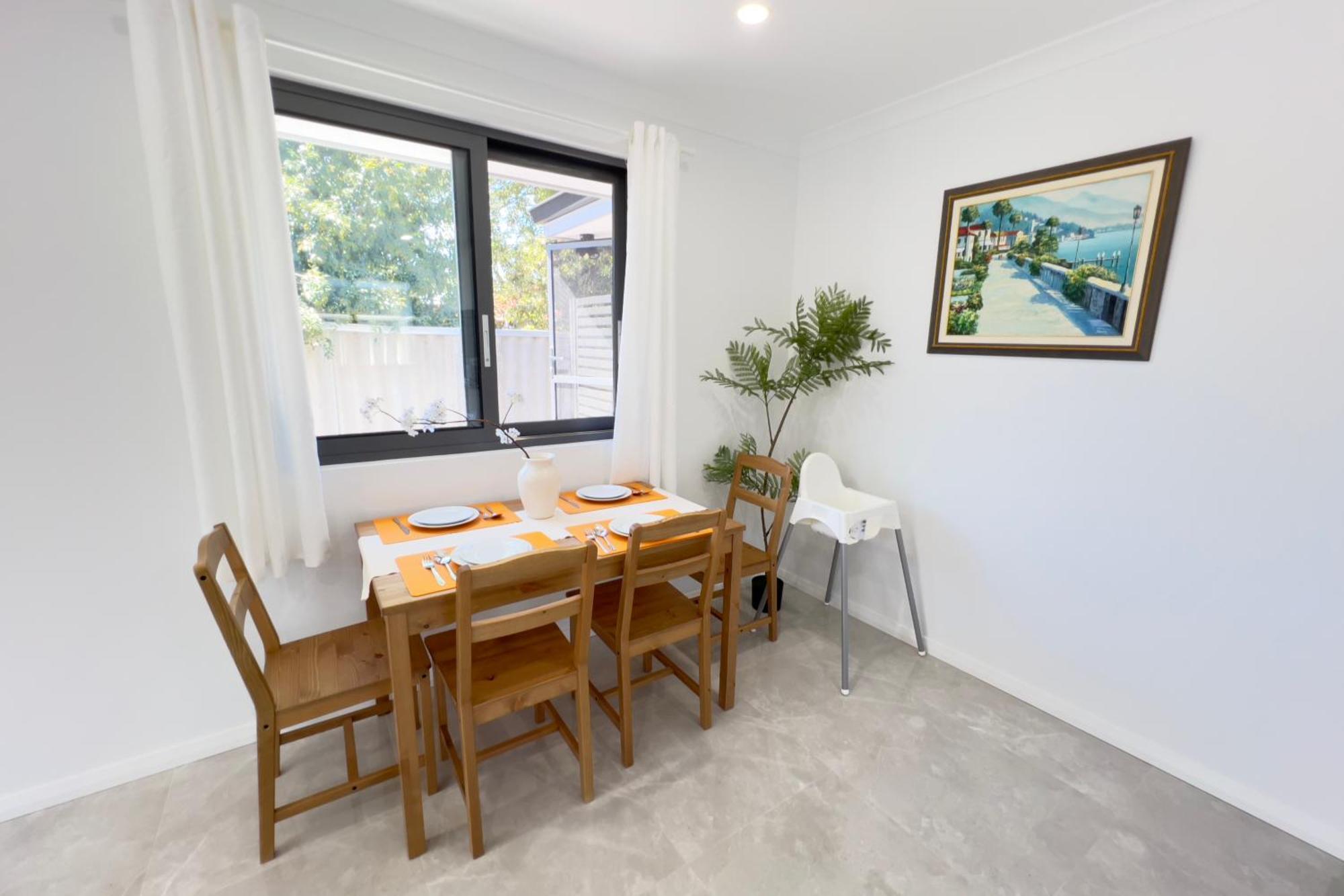 Holiday home B2 Airport Adjacent - New Amenities & Fast Wi-fi Perth