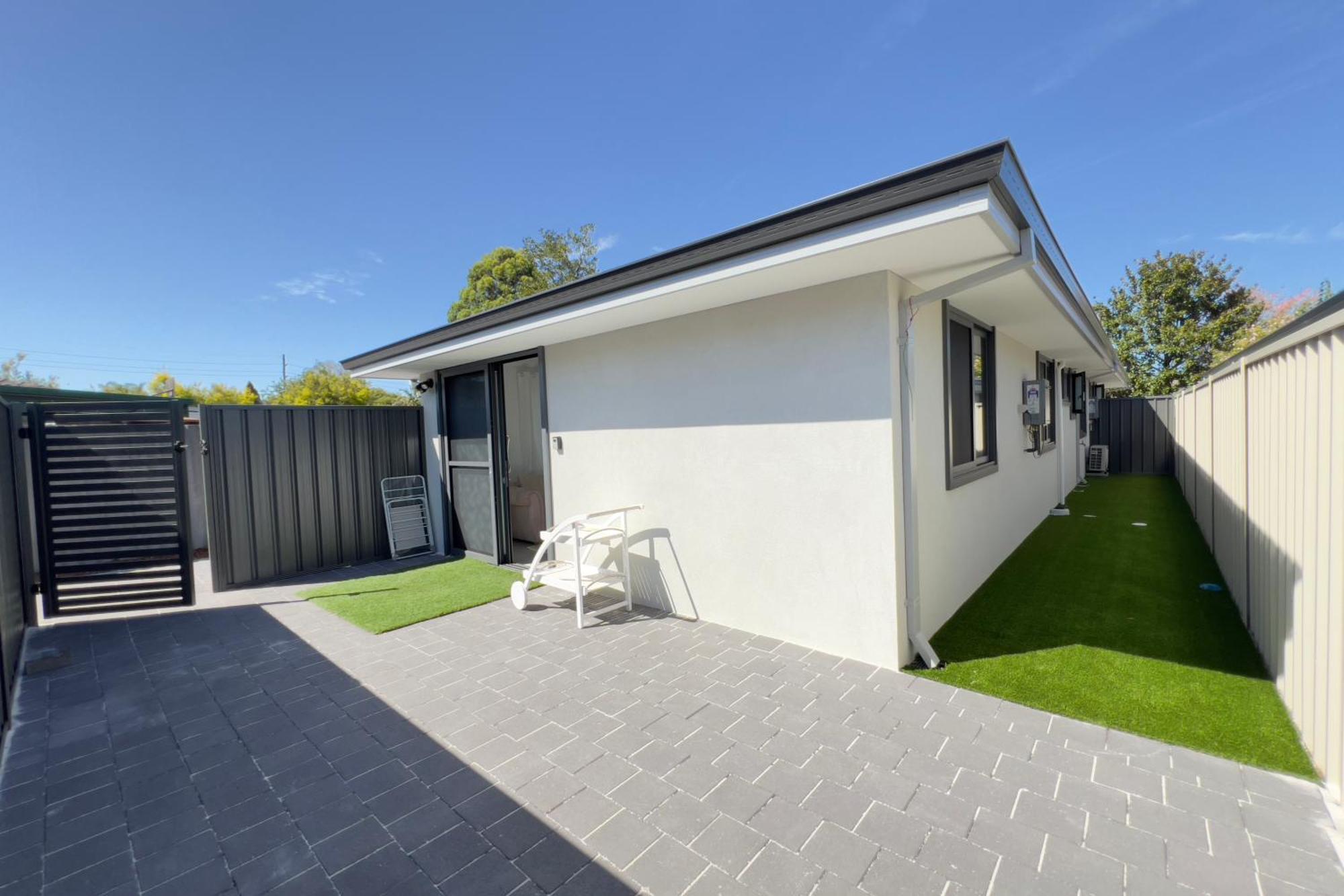 B2 Airport Adjacent - New Amenities & Fast Wi-fi Holiday home Perth