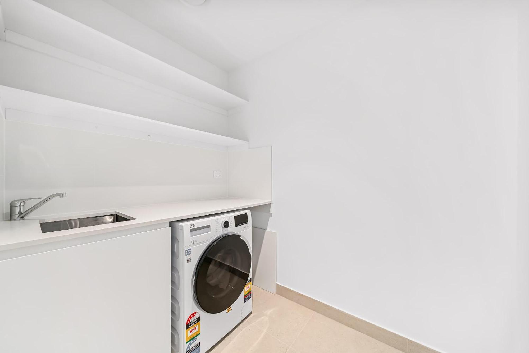 Brand New Luxurious 3 Bedroom Cbd * Perth