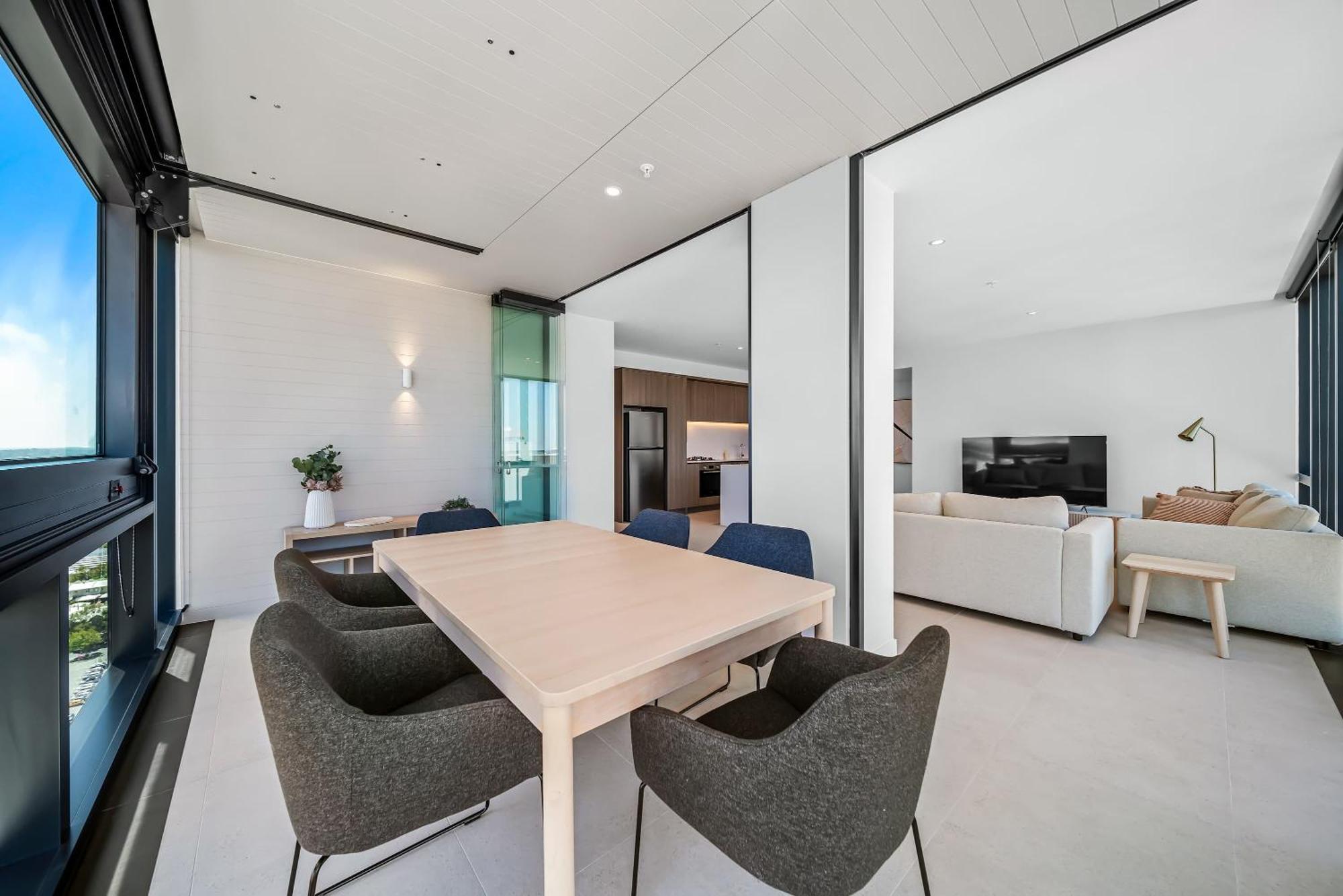 Brand New Luxurious 3 Bedroom Cbd *