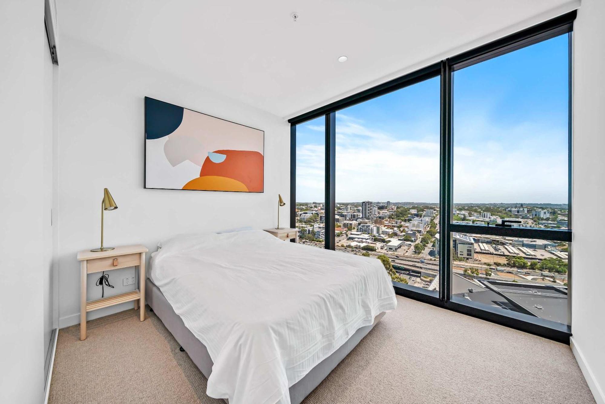 Brand New Luxurious 3 Bedroom Cbd Apartment