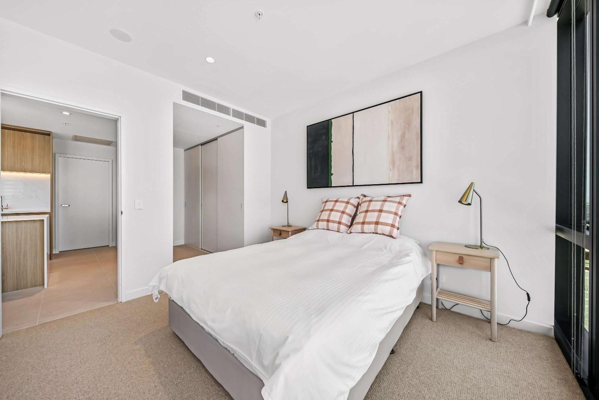 Apartment Brand New Luxurious 3 Bedroom Cbd