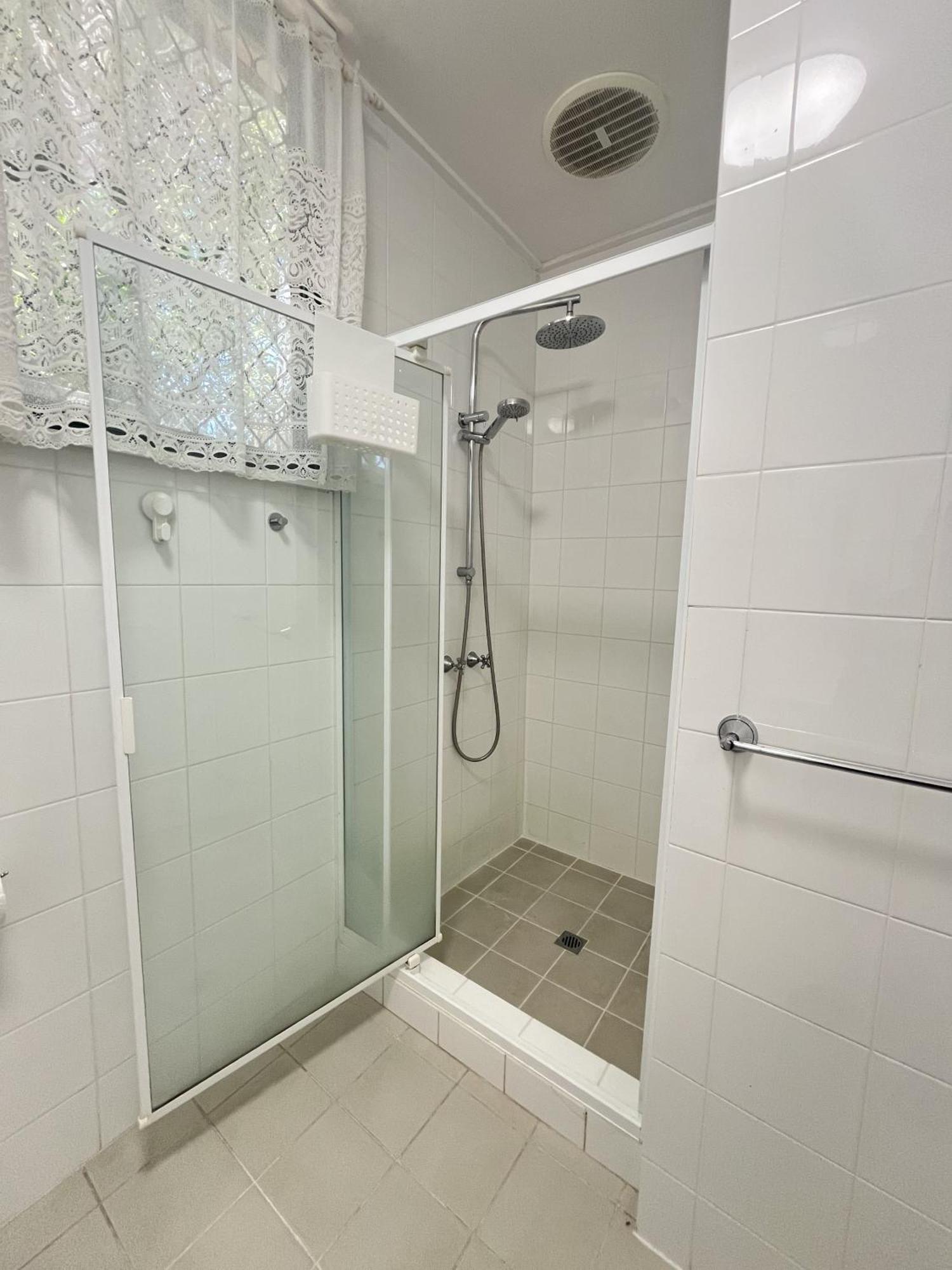 45 Private Guest For 2acparking Perth