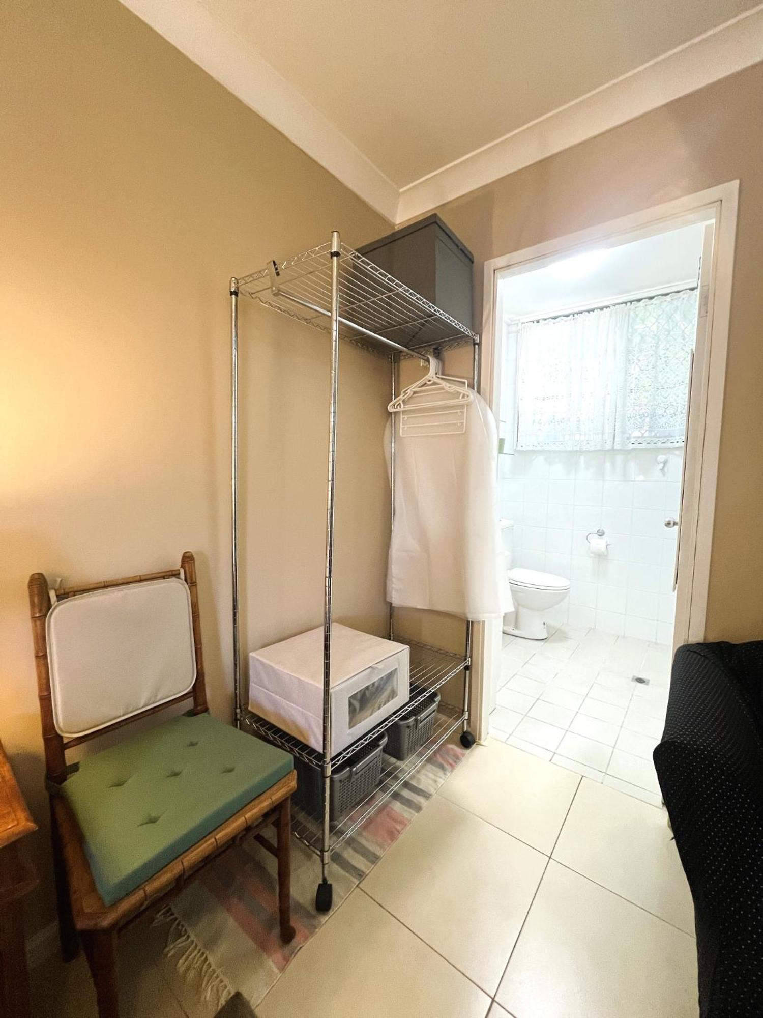 Apartment 45 Private Guest For 2acparking *