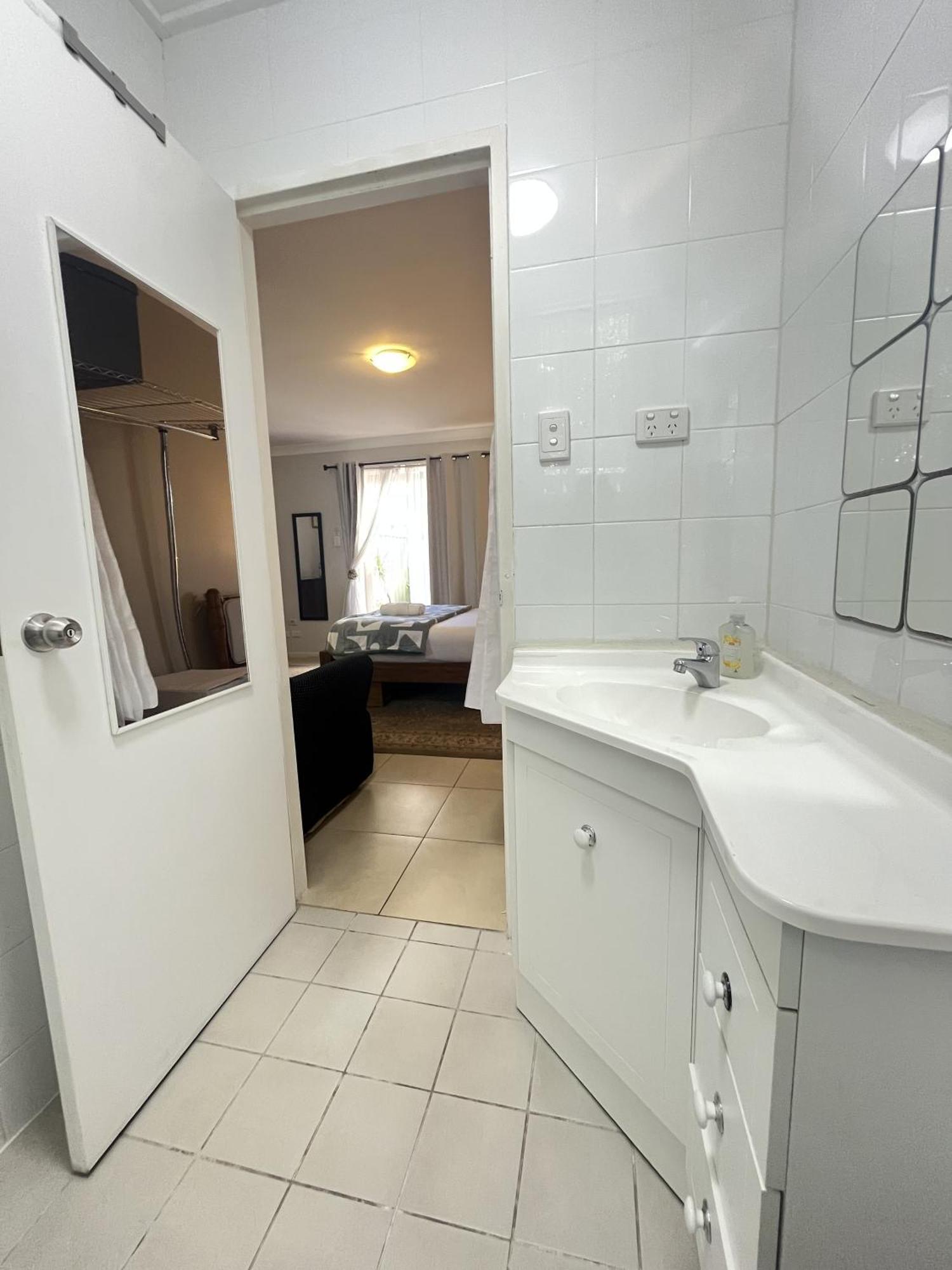 45 Private Guest For 2acparking Apartment