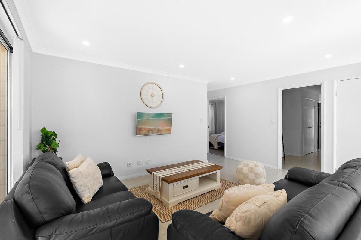 Holiday home Spacious 4 Bedroom House In Southern River Perth