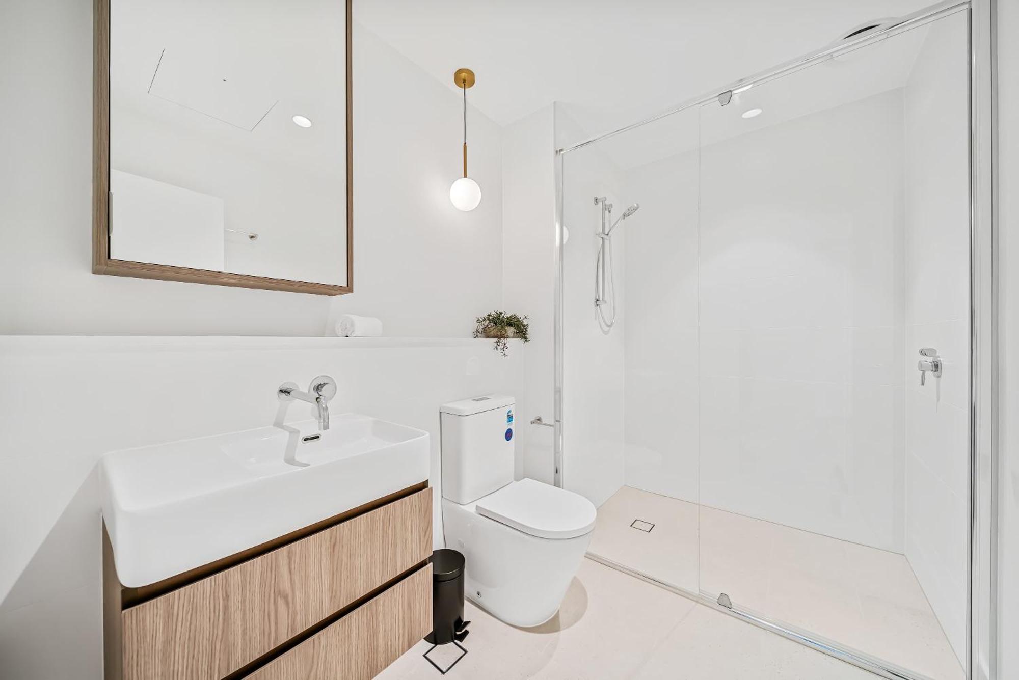 Brand New Luxurious 2 Bedroom Cbd * Perth