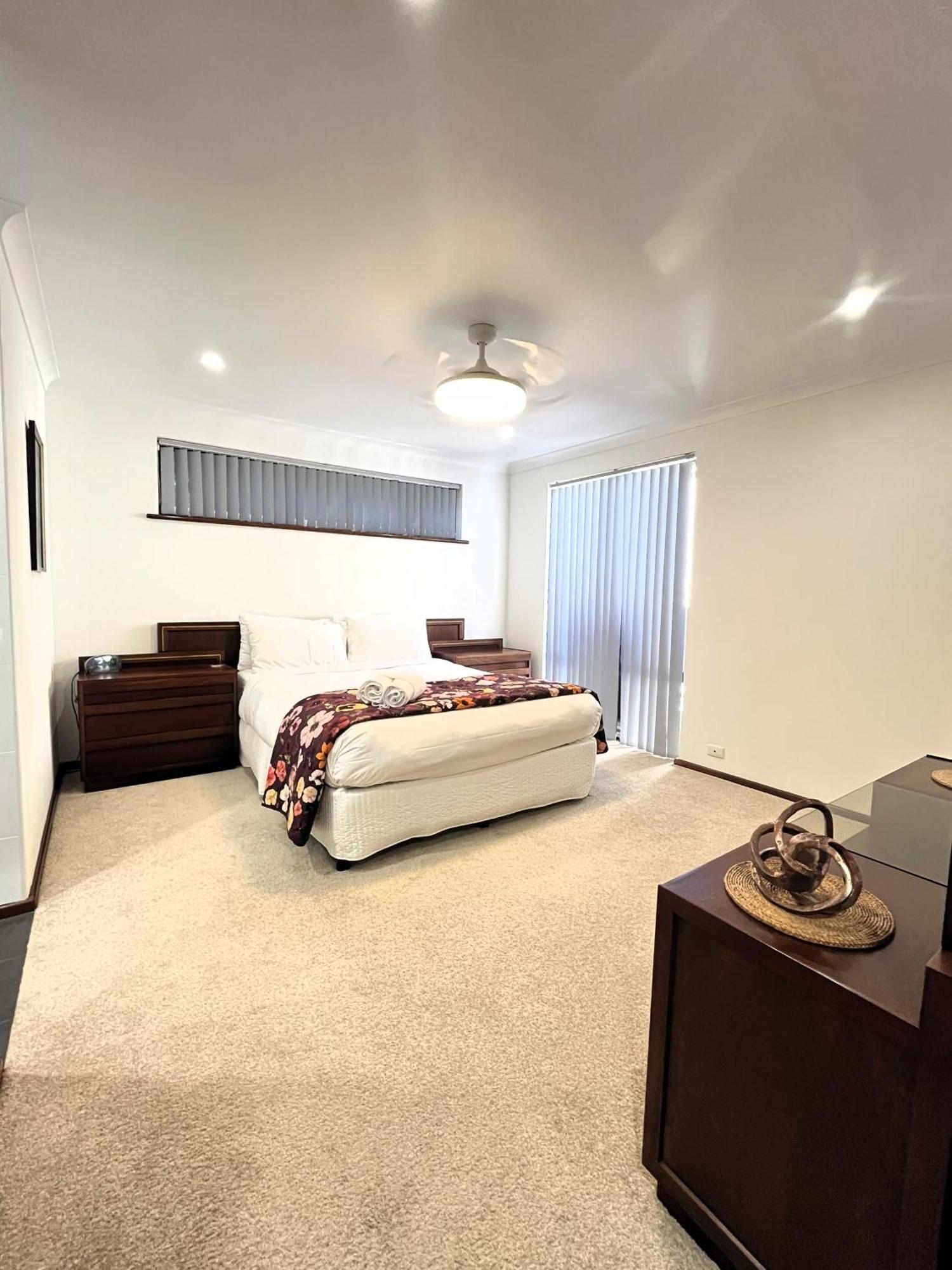 Holiday home 17 Rare Urban Style 4br Nedlands &pool *