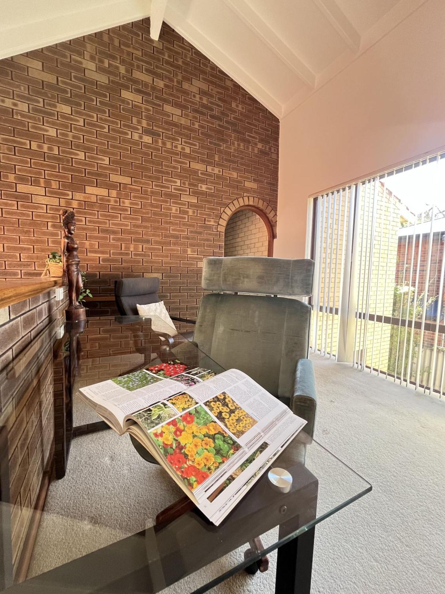 17 Rare Urban Style 4br Nedlands &pool