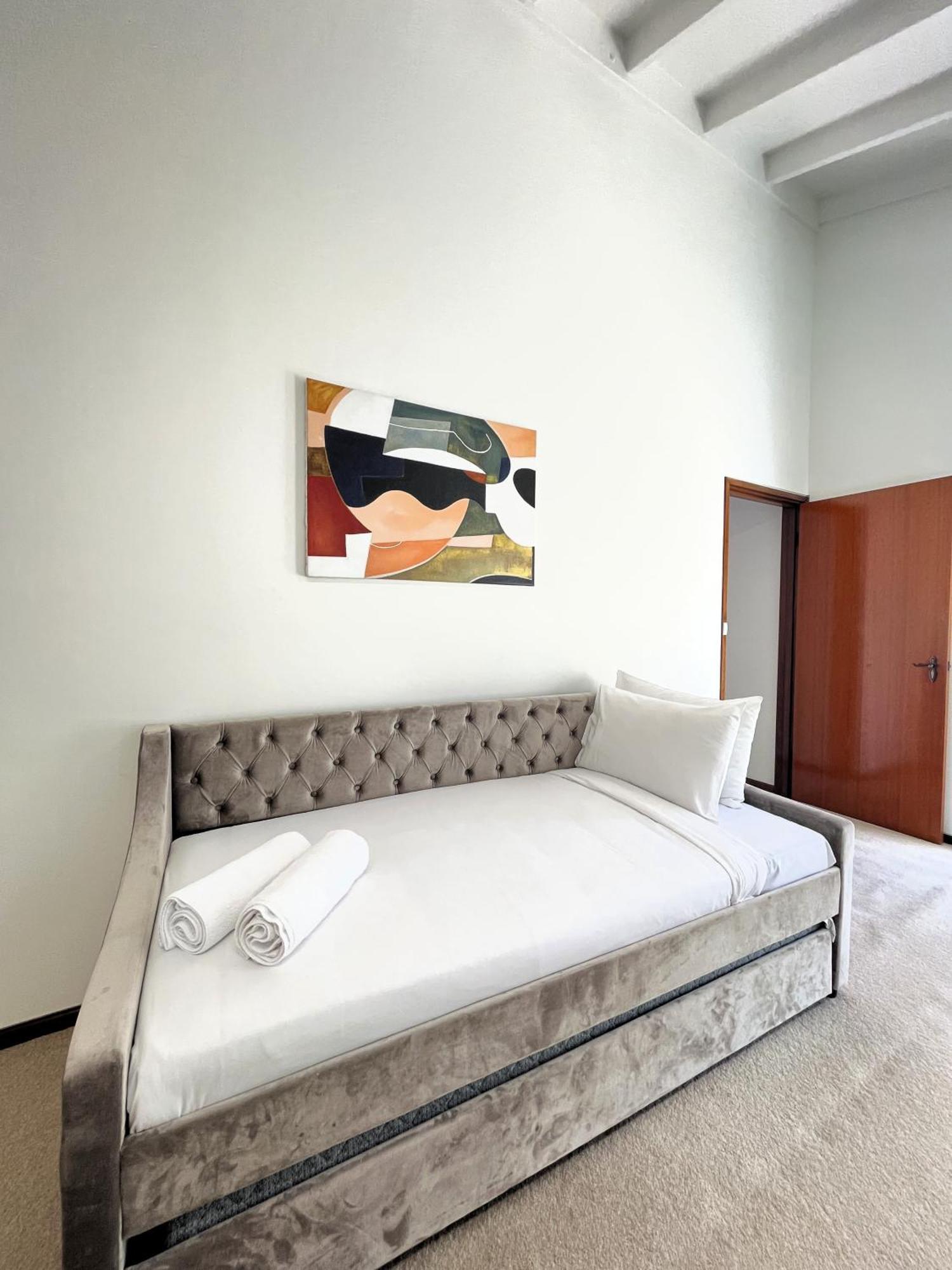 17 Rare Urban Style 4br Nedlands &pool
