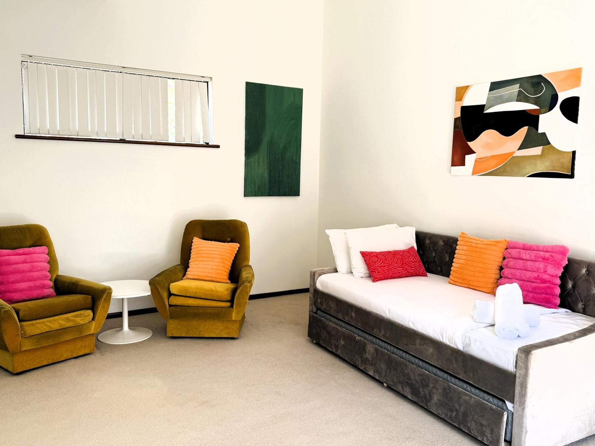 17 Rare Urban Style 4br Nedlands &pool * Perth