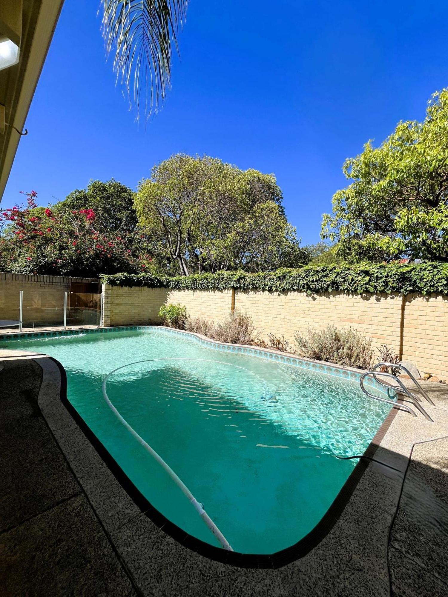 Holiday home 17 Rare Urban Style 4br Nedlands &pool *