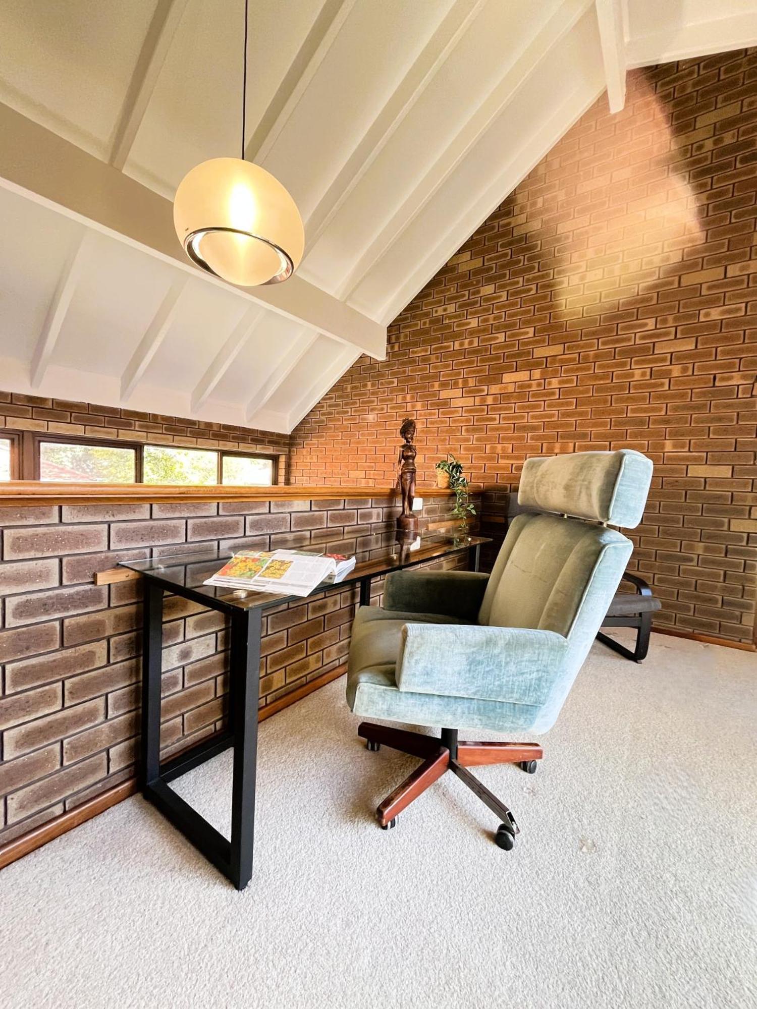 17 Rare Urban Style 4br Nedlands &pool