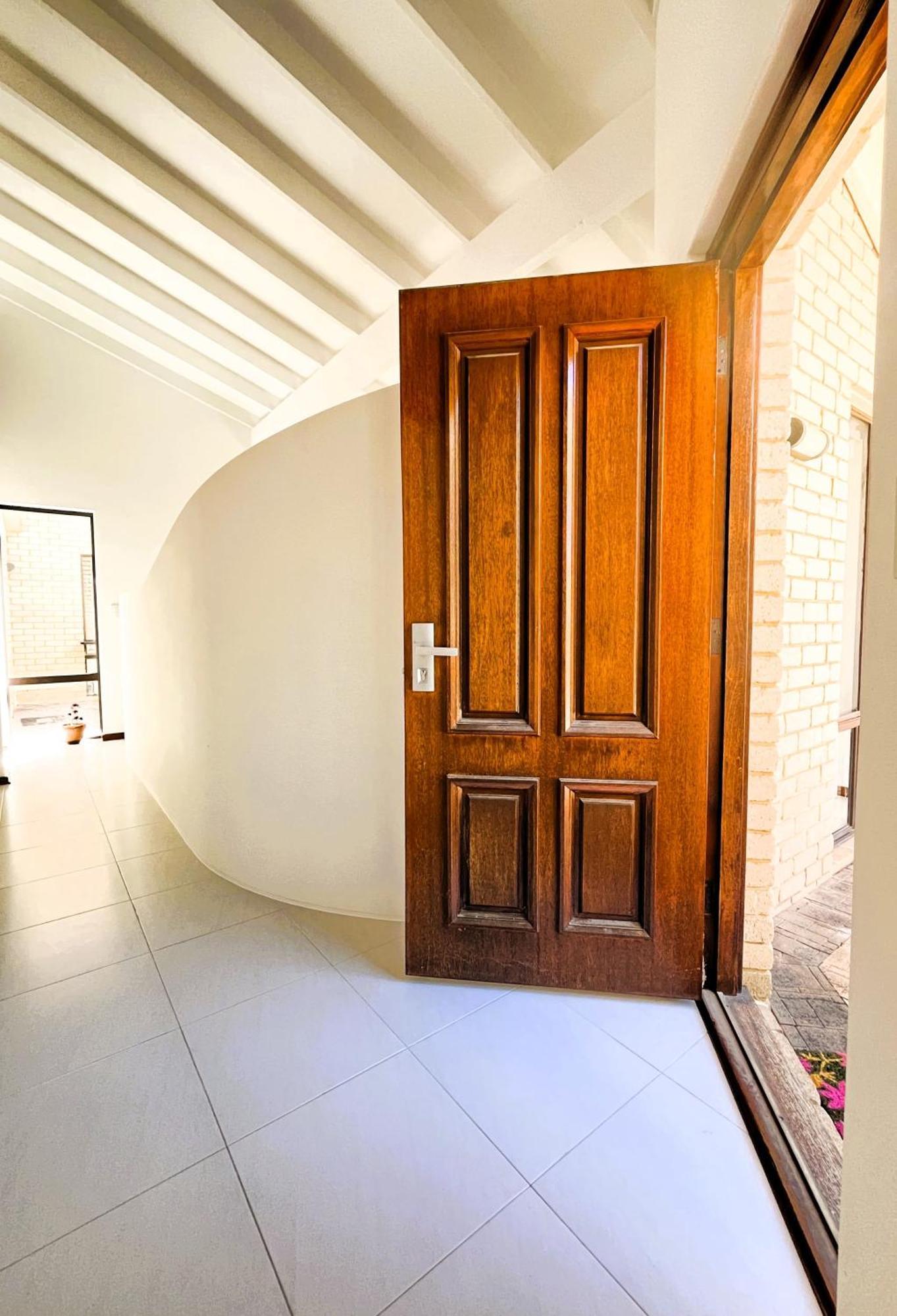 Holiday home 17 Rare Urban Style 4br Nedlands &pool *