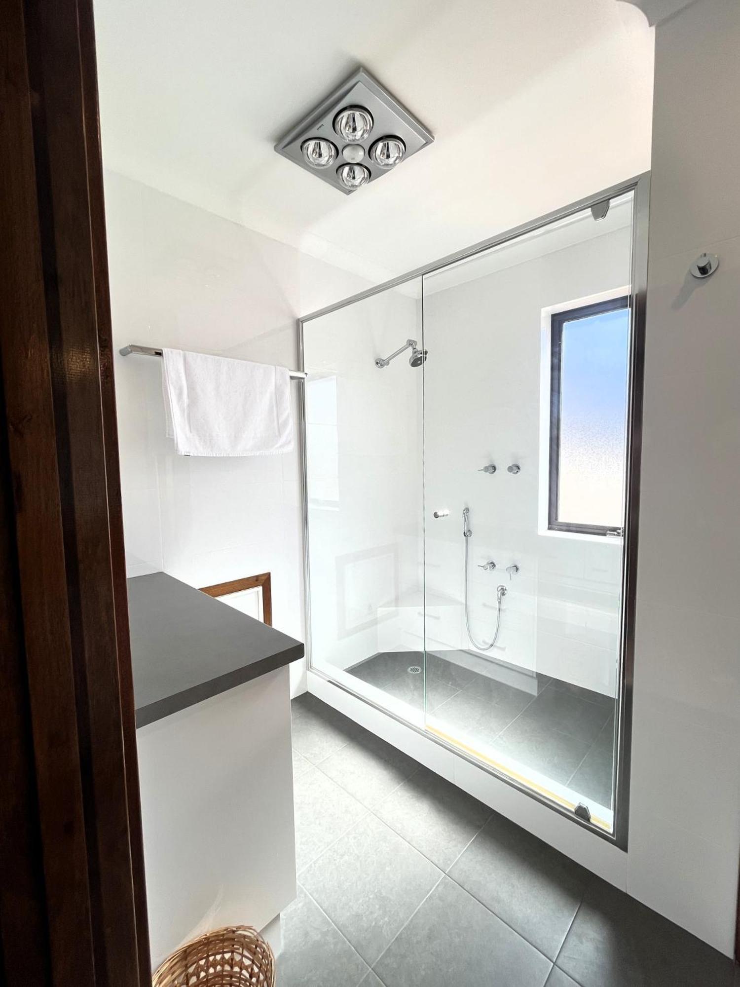 Holiday home 17 Rare Urban Style 4br Nedlands &pool *