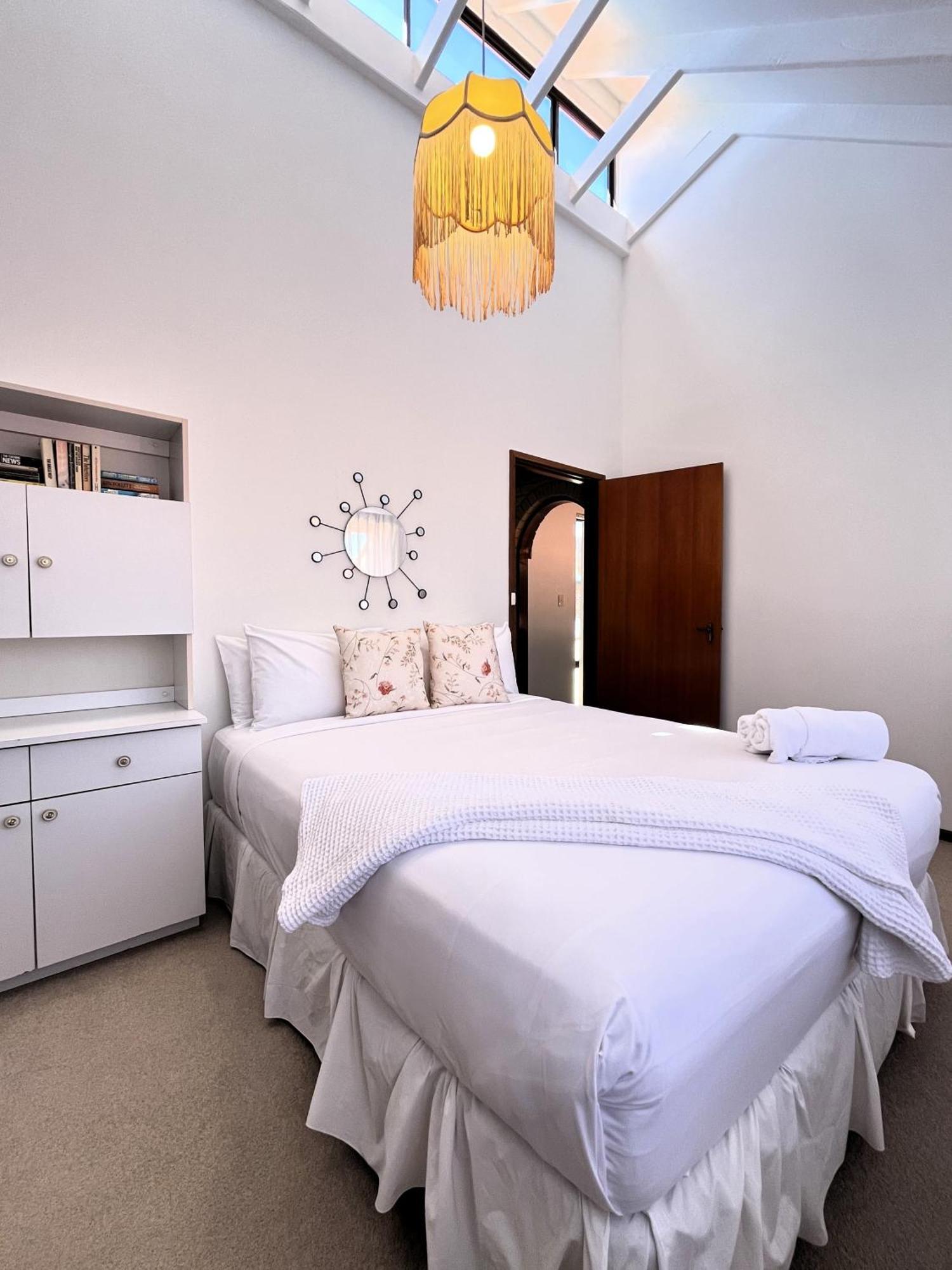 Holiday home 17 Rare Urban Style 4br Nedlands &pool Perth