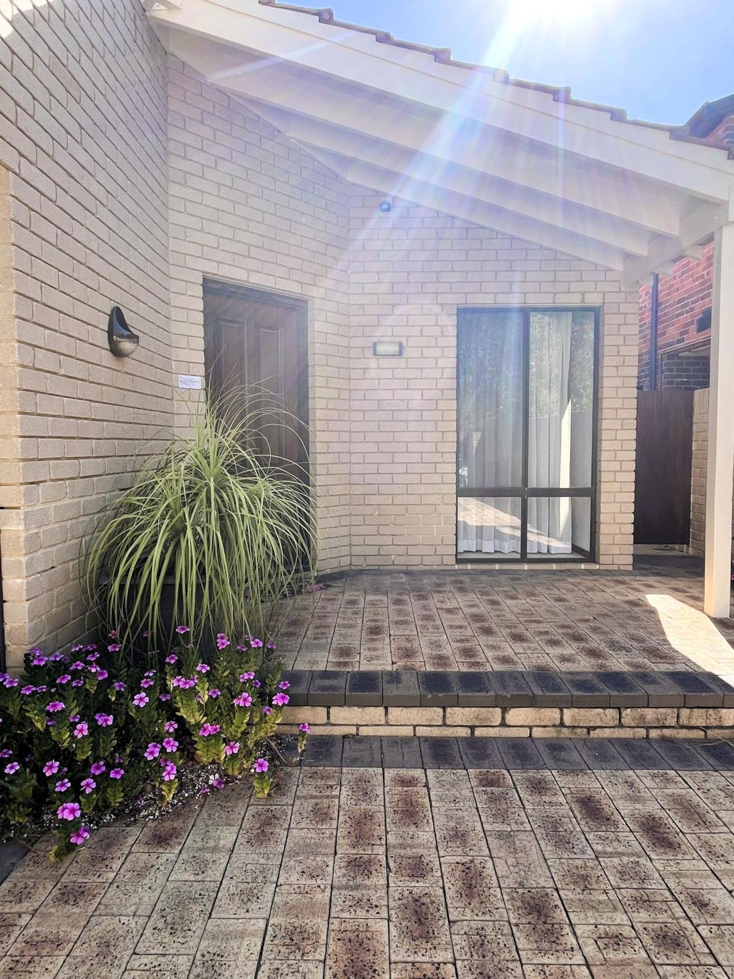 Holiday home 17 Rare Urban Style 4br Nedlands &pool
