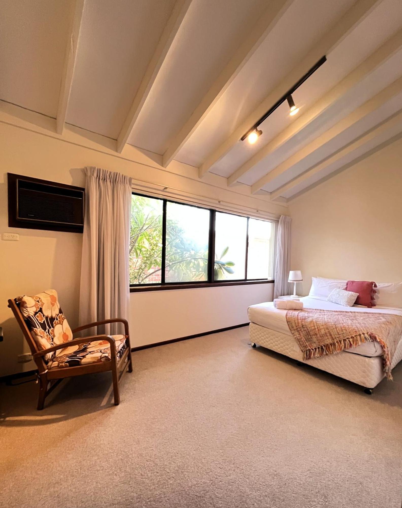 17 Rare Urban Style 4br Nedlands &pool Holiday home
