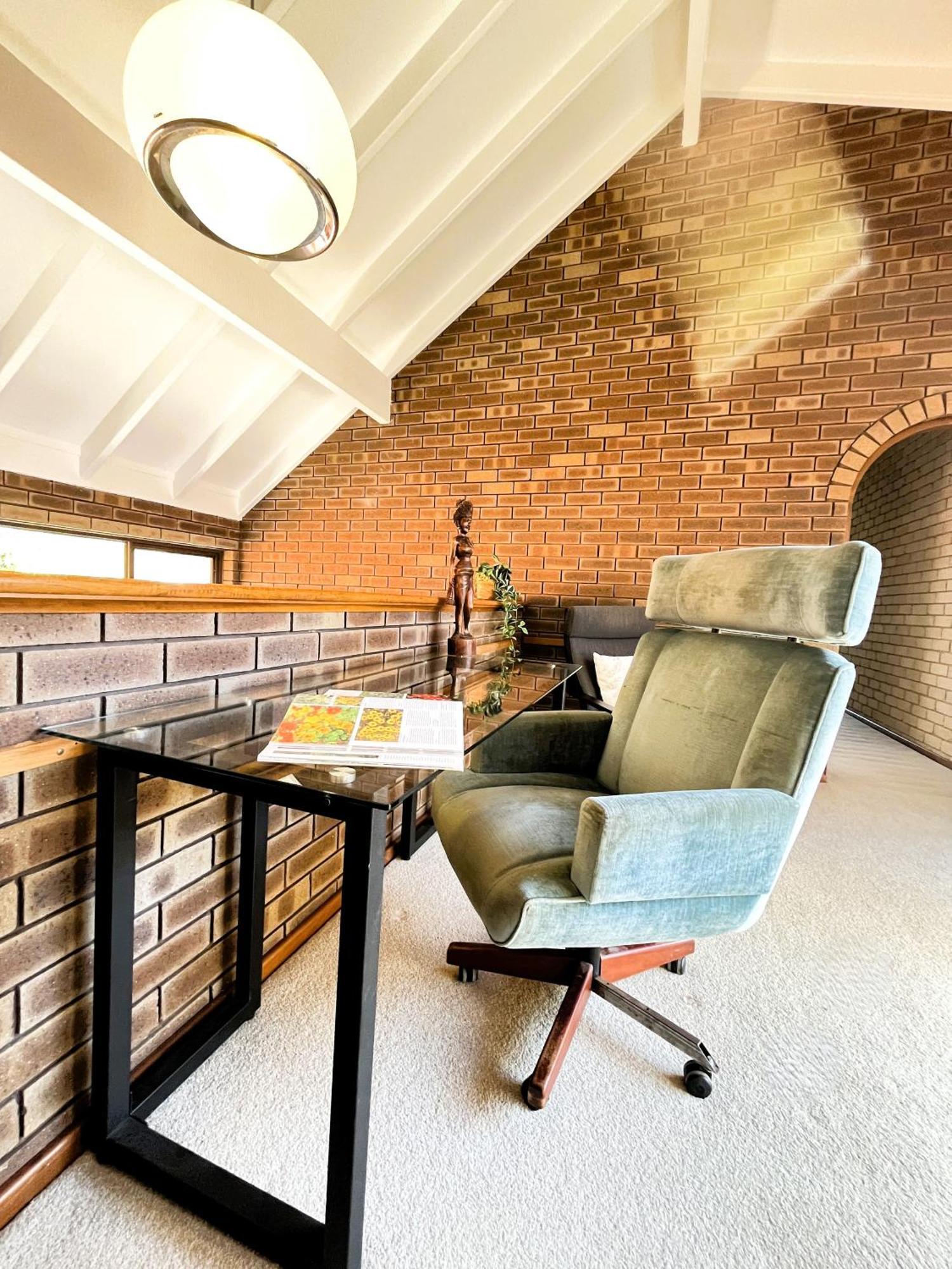 17 Rare Urban Style 4br Nedlands &pool