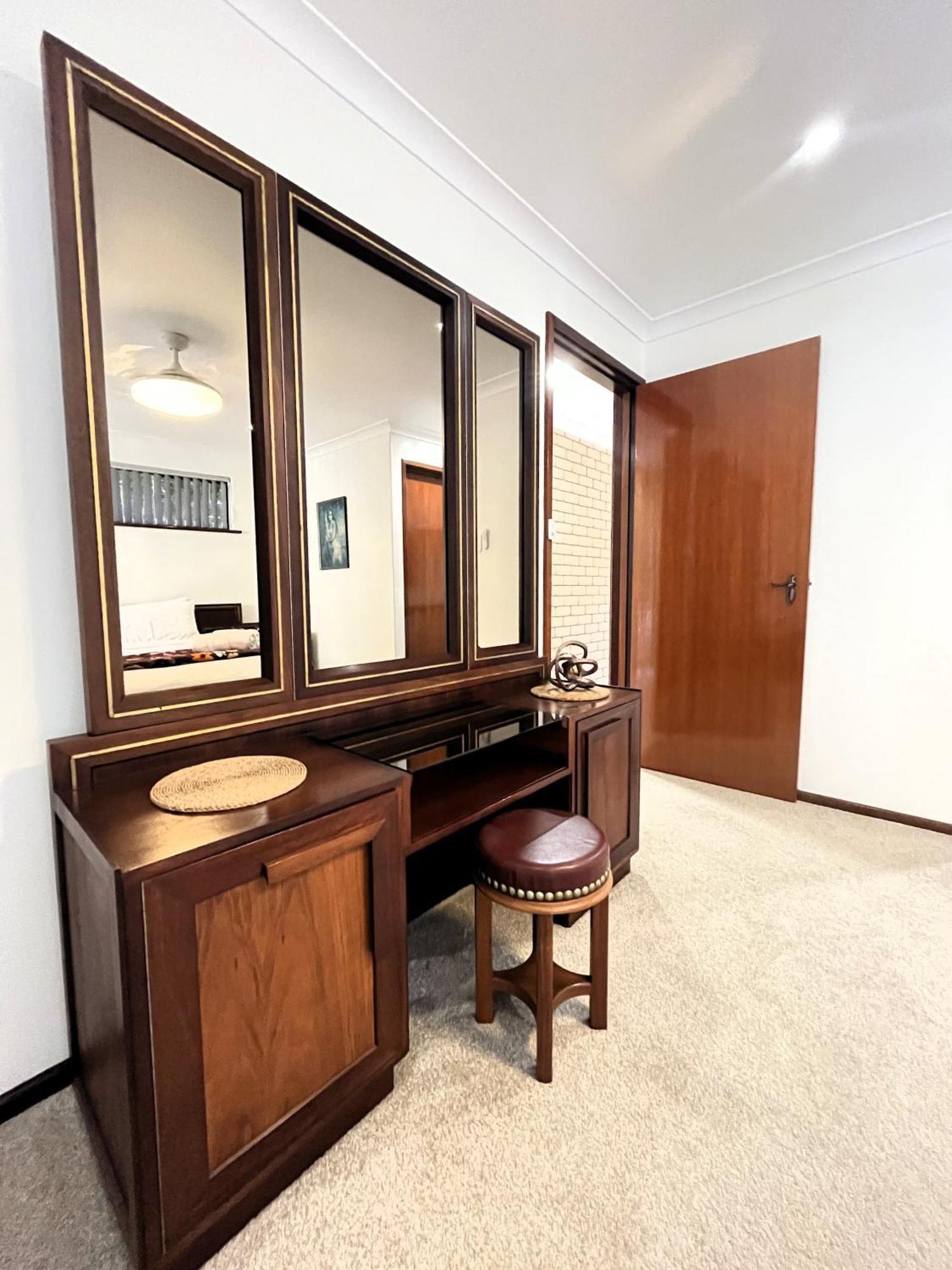 17 Rare Urban Style 4br Nedlands &pool * Perth