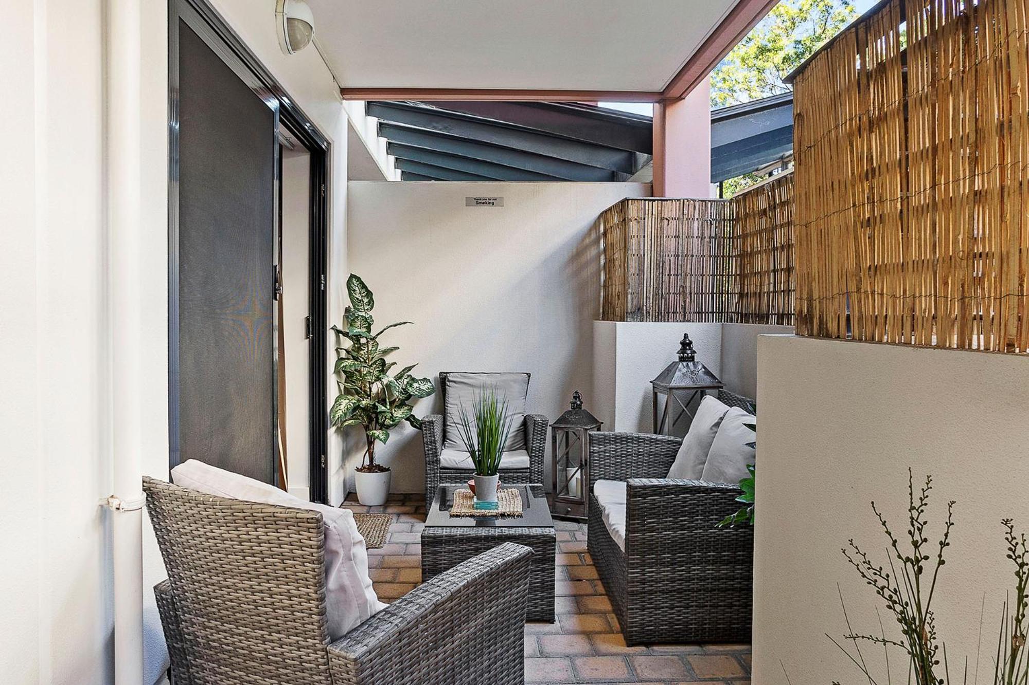 Apartment 2 Paradise Pool Parking Huge 1br Cbd Perth
