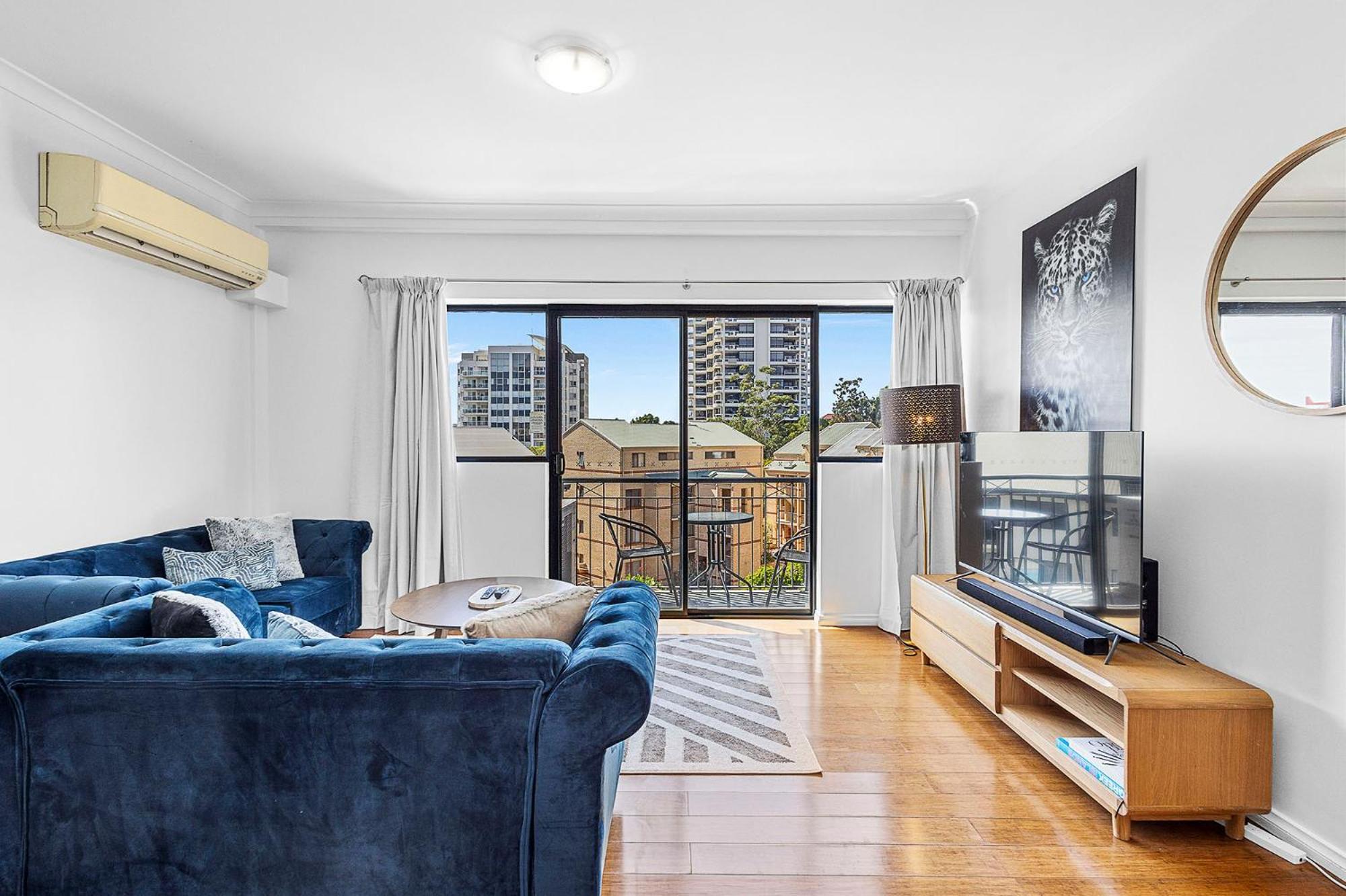 Modern 2br Pool, Gym, Parking *