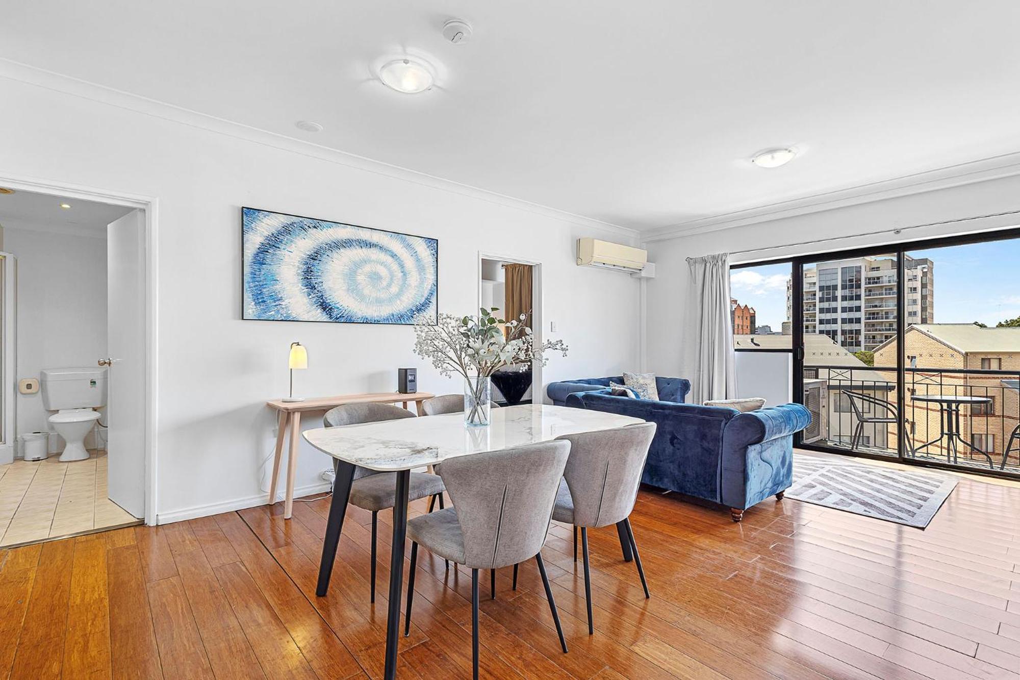 Modern 2br Pool, Gym, Parking Apartment Perth