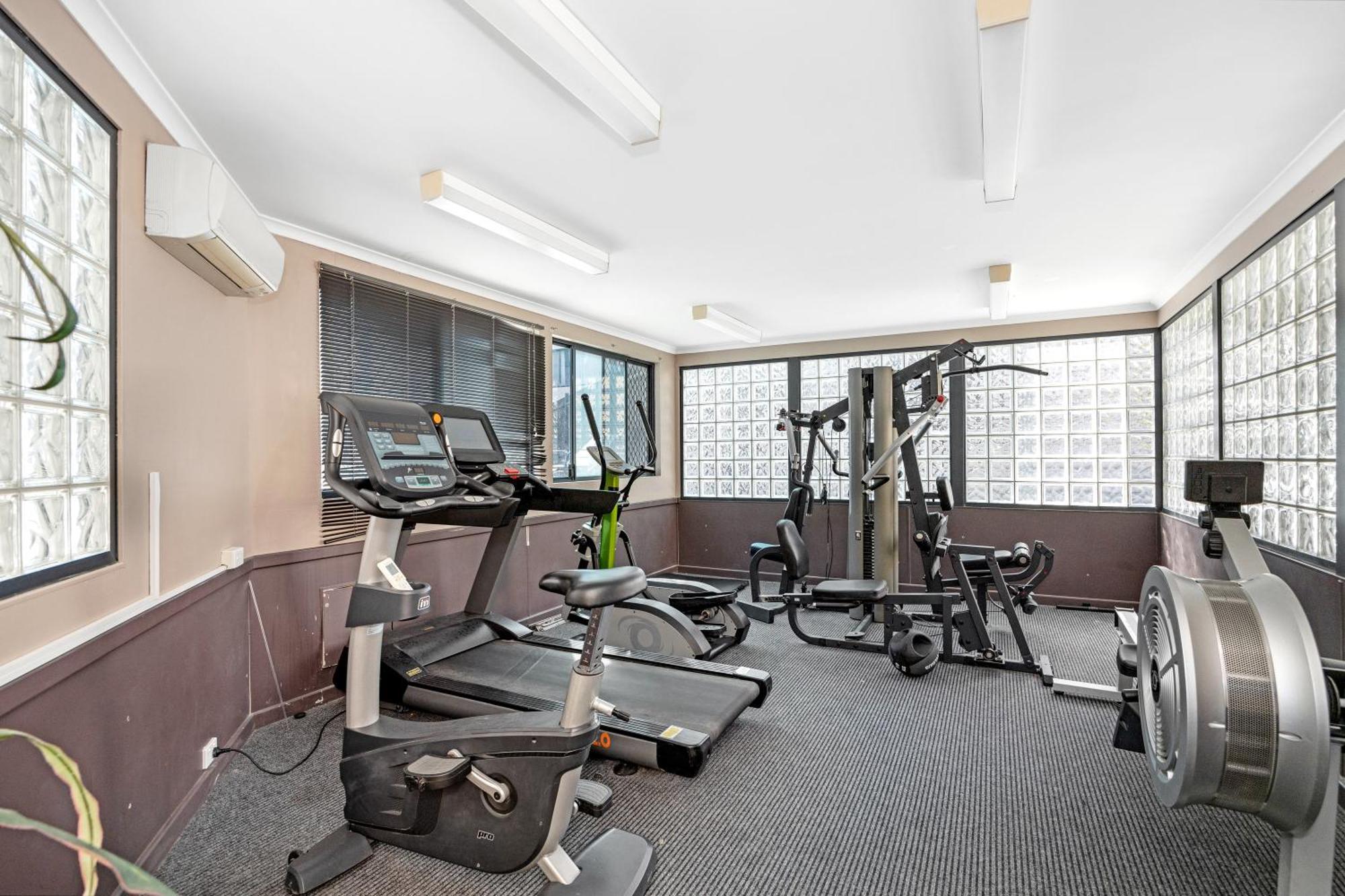 Modern 2br Pool, Gym, Parking * Perth