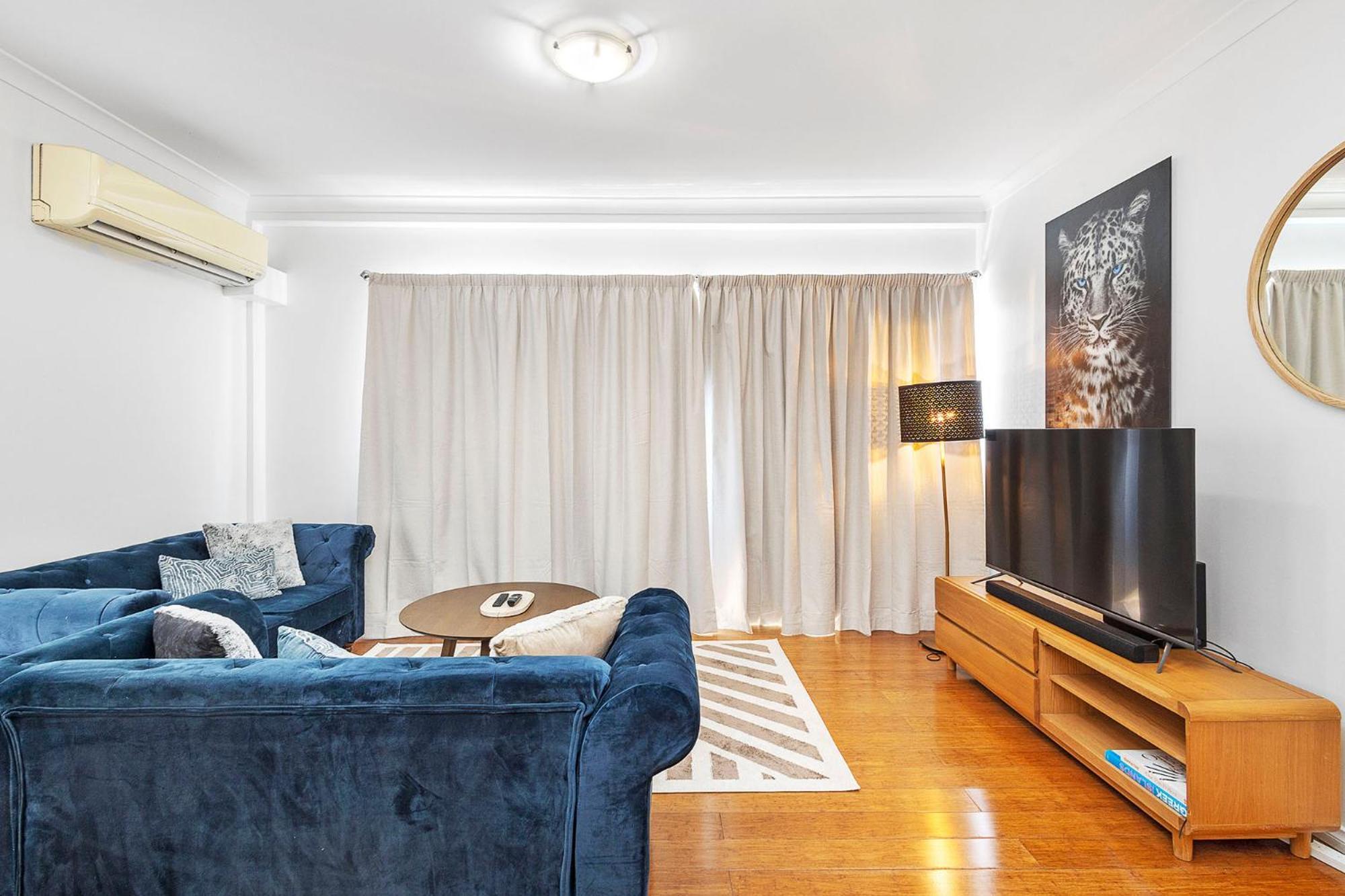 Apartment Modern 2br Pool, Gym, Parking