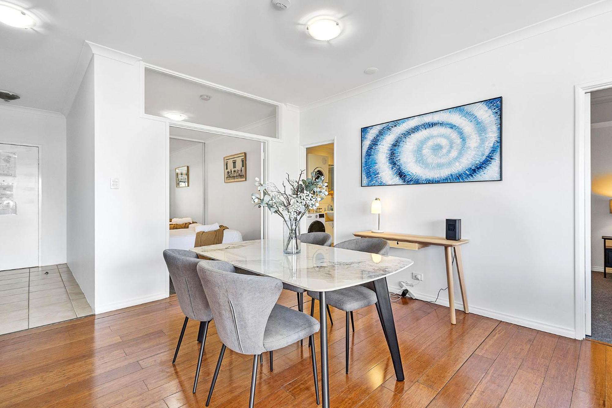 Modern 2br Pool, Gym, Parking *