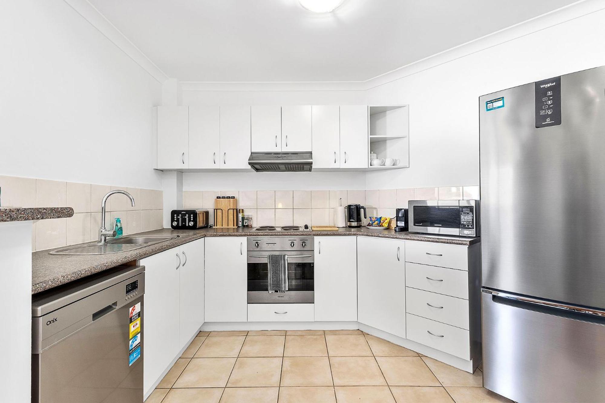 Modern 2br Pool, Gym, Parking