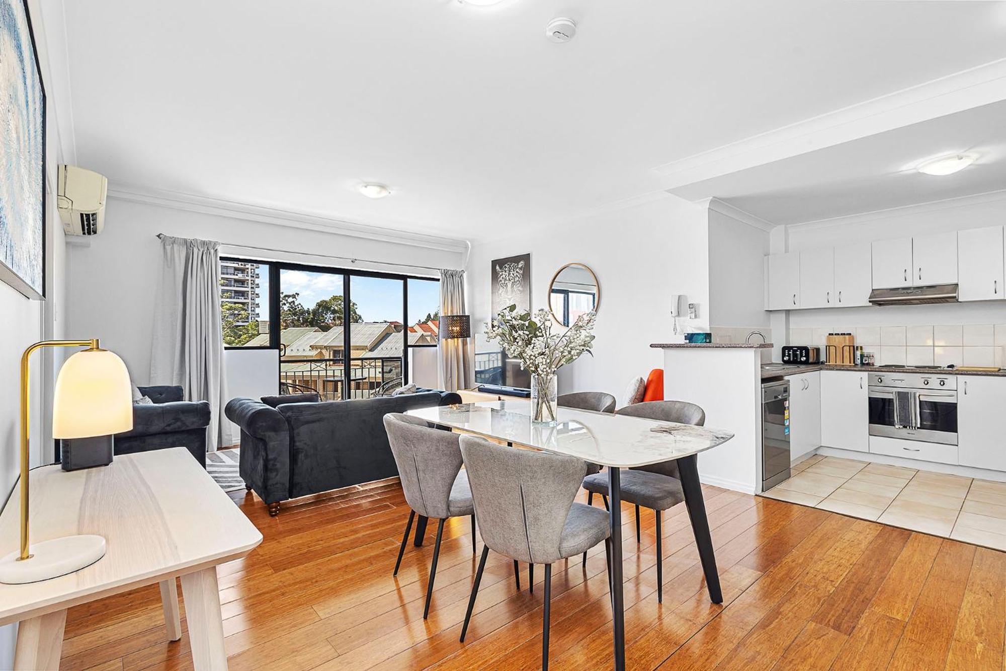 Modern 2br Pool, Gym, Parking Perth
