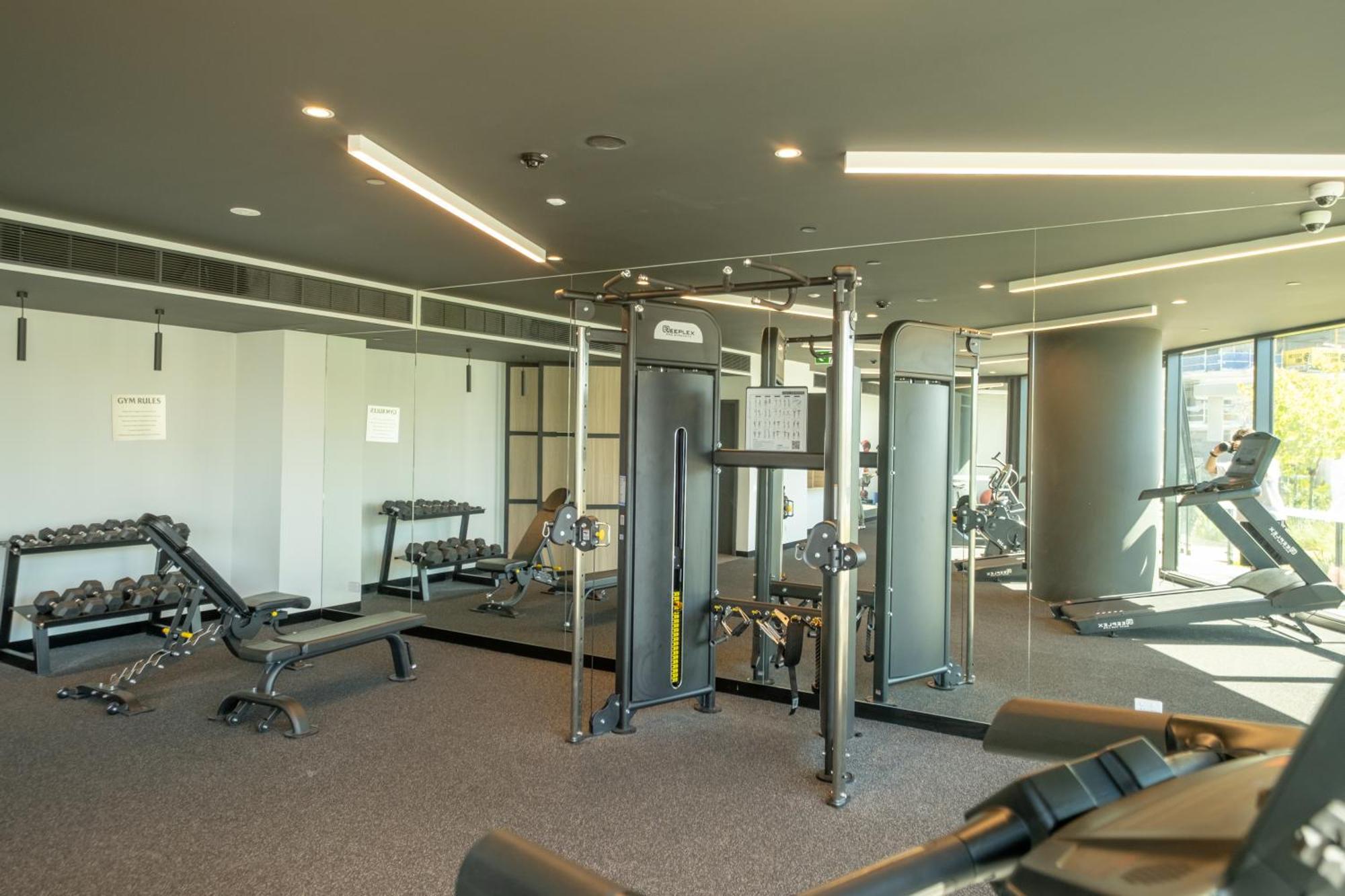 Luxury Downtown - Sunset Views, Pool & Gym *