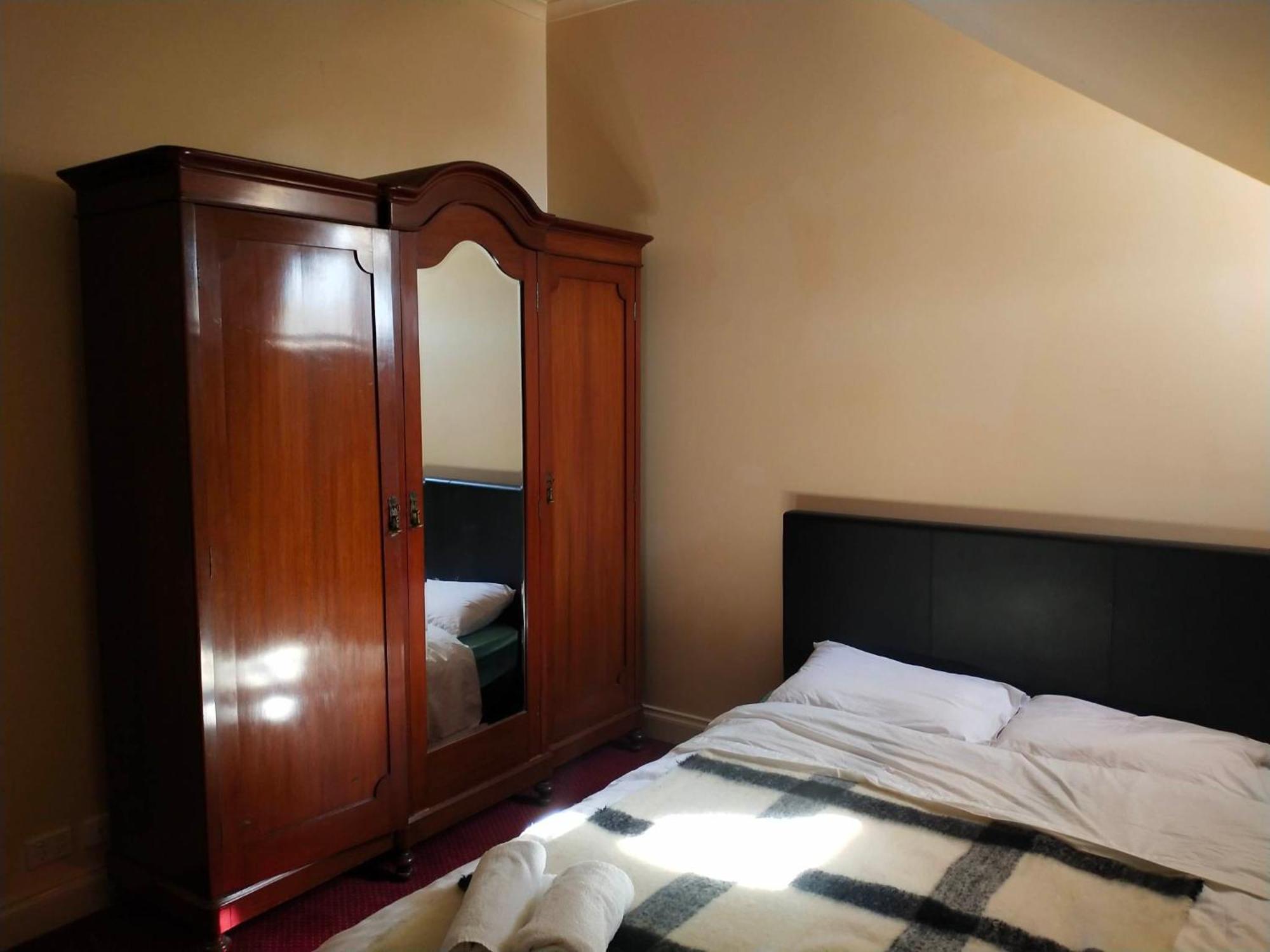 Beautiful & Peaceful Mansion-24 Hour Check In Guest house *